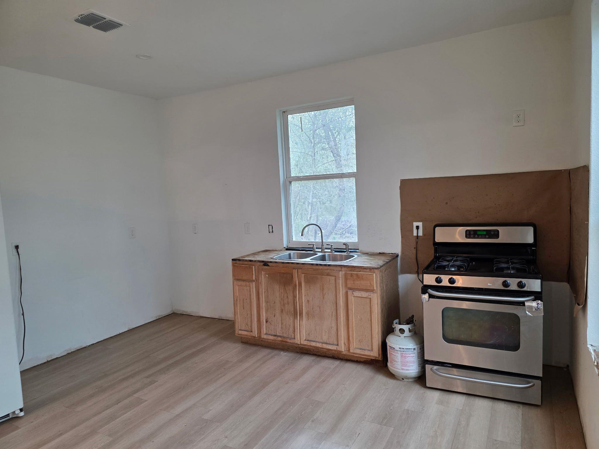 134 Plumeria Dr, Dale, TX 78616