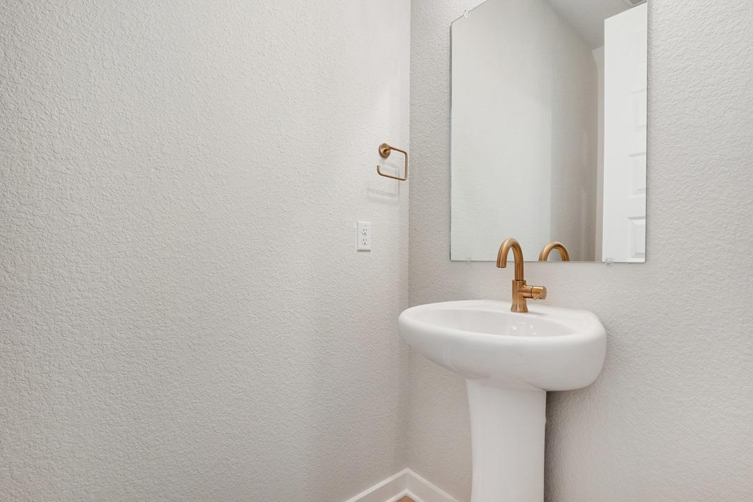 125 High Valley Drive, Liberty Hill, TX 78642