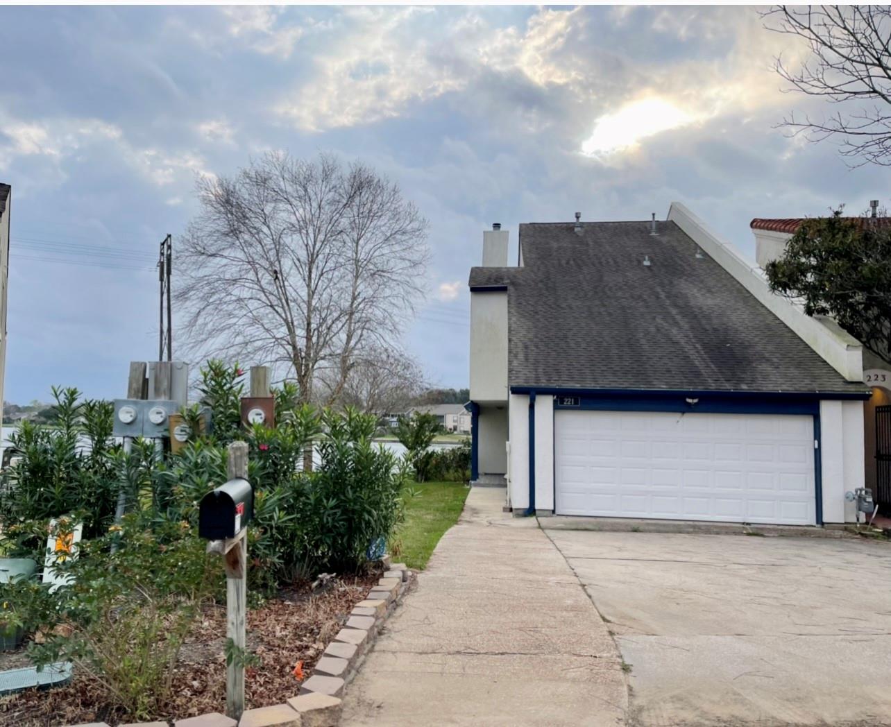 221 Capetown Capetown Way, Montgomery, TX 77356