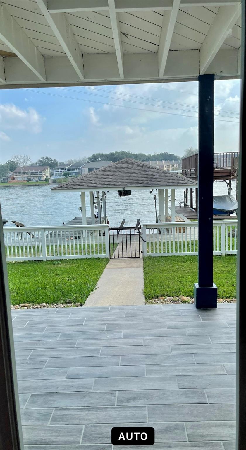 221 Capetown Capetown Way, Montgomery, TX 77356