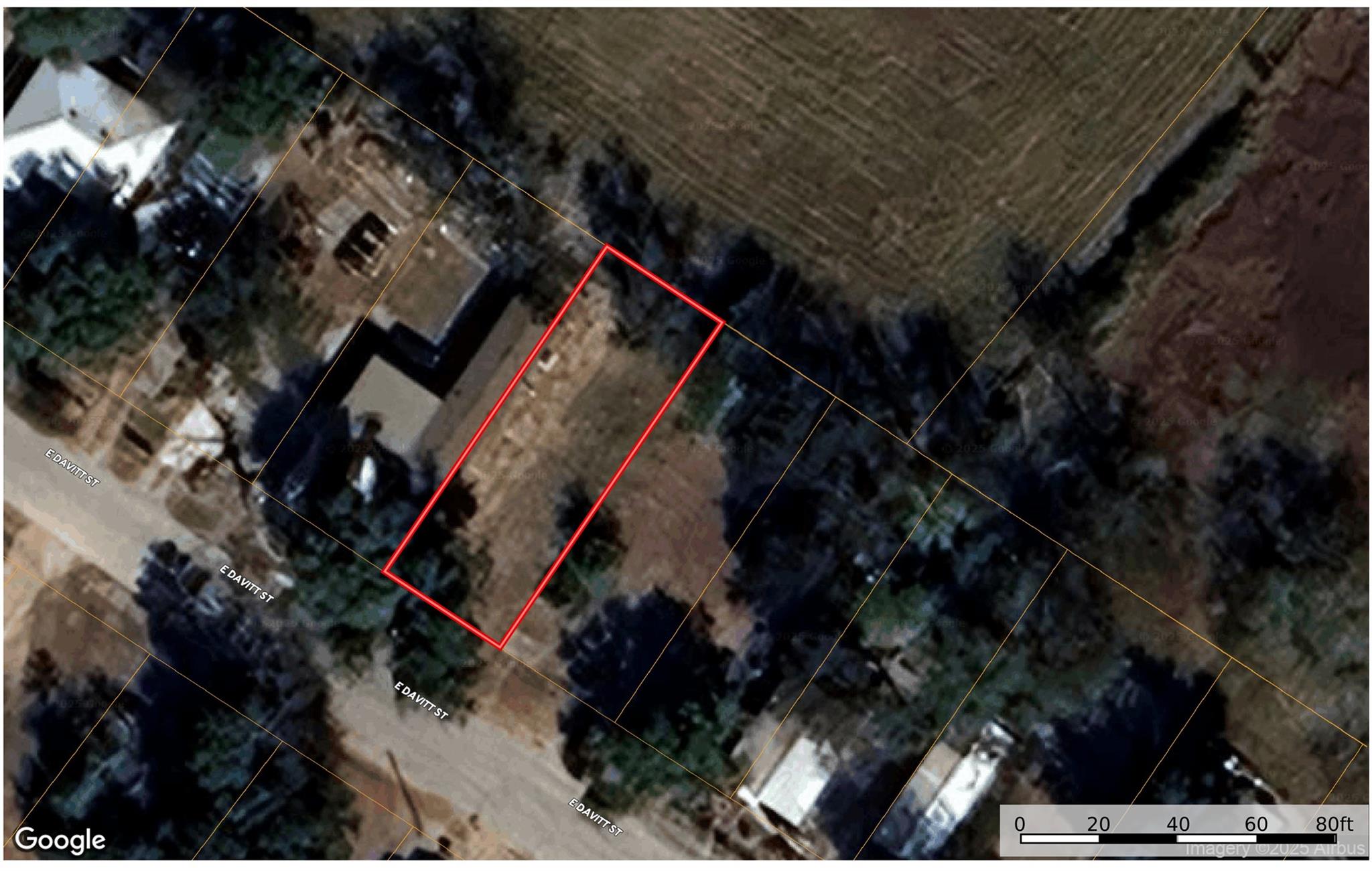 300 E Davitt St, Eagle Lake, TX 77434