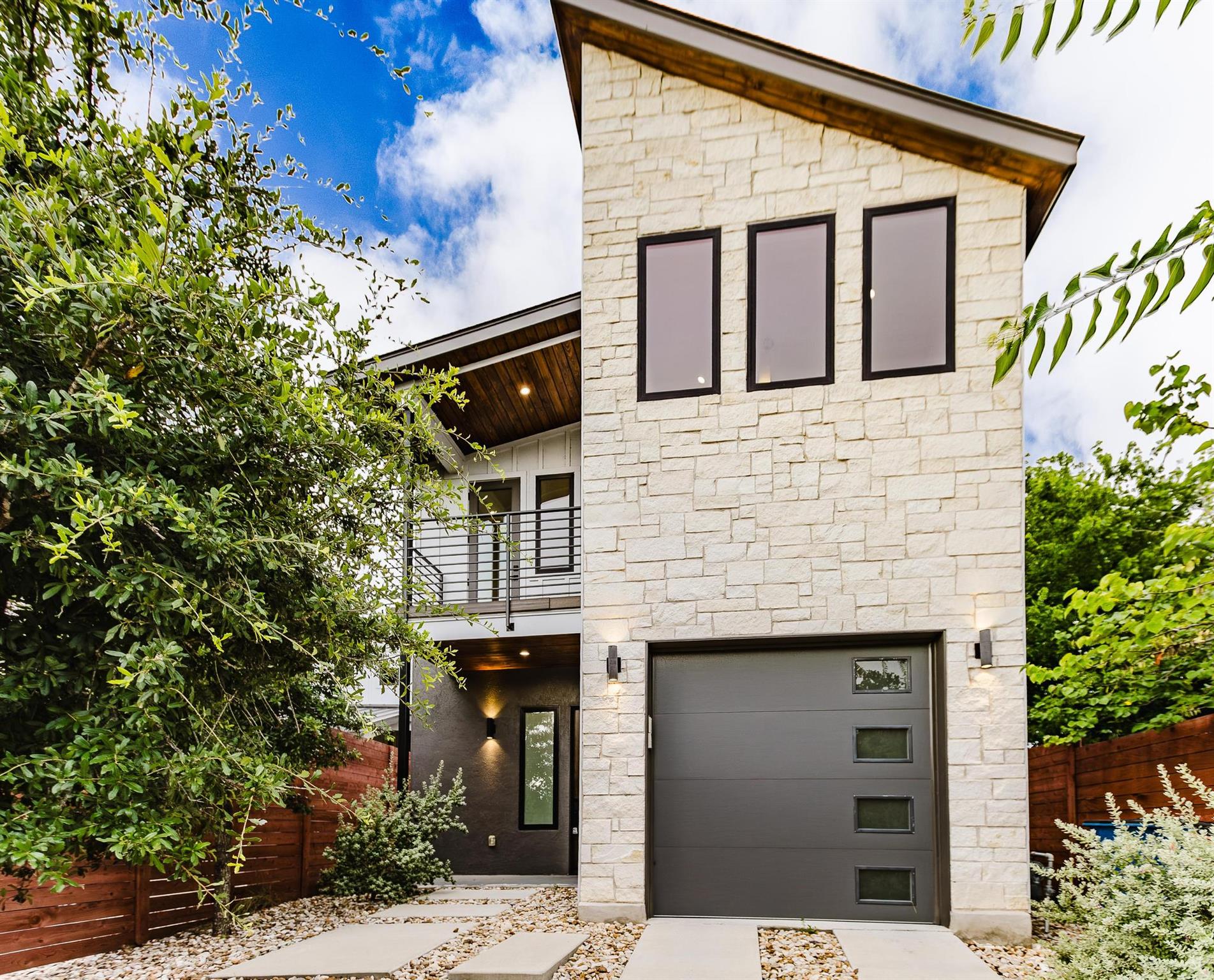 921 Walter St # 1, Austin, TX 78702