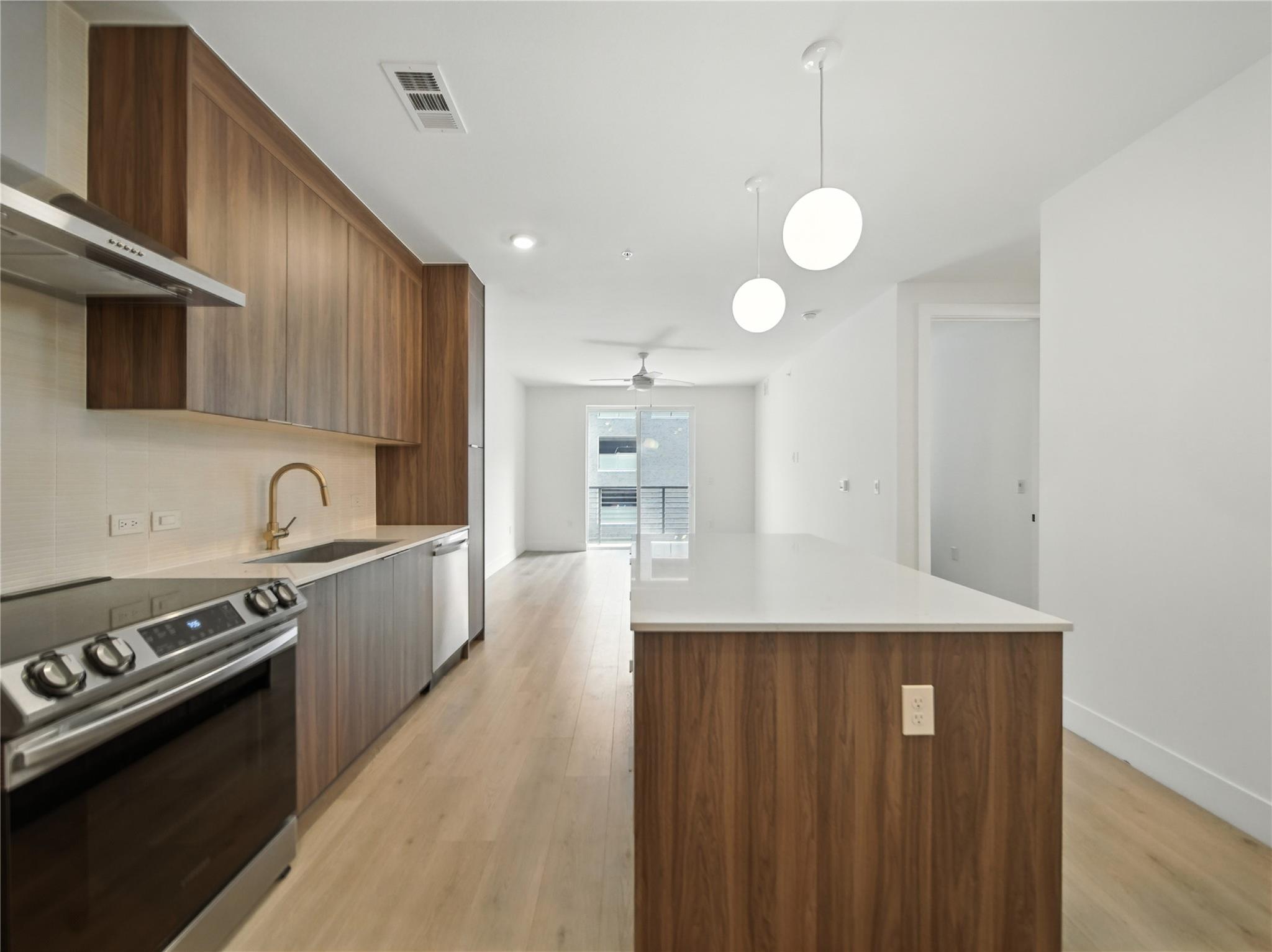 1701 Simond Ave # 302, Austin, TX 78723