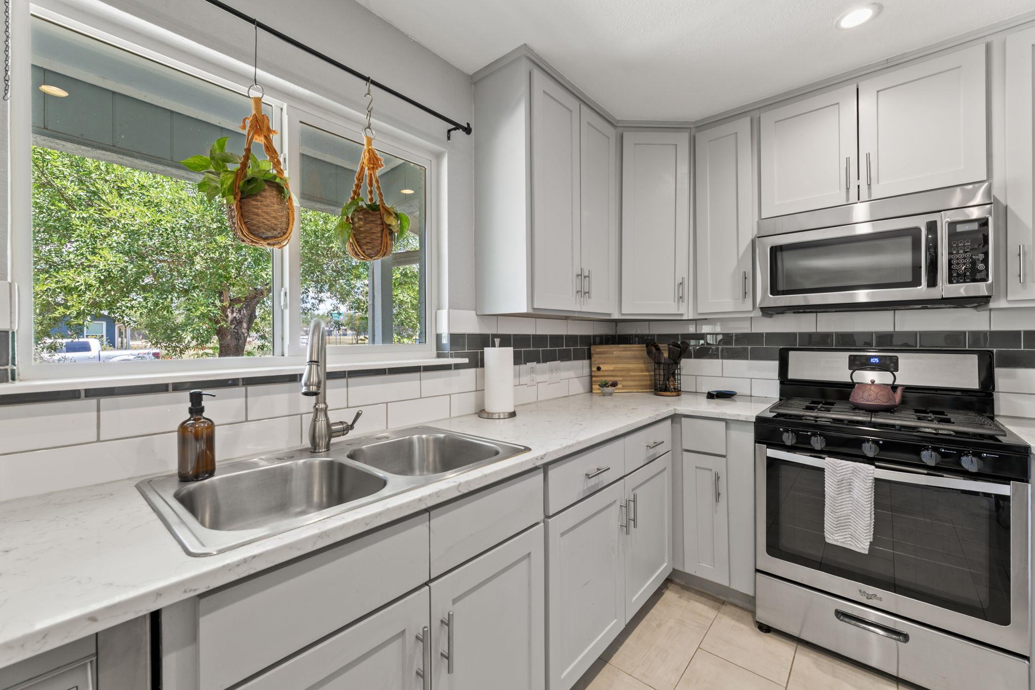 8405 Rockwood Ln, Austin, TX 78757