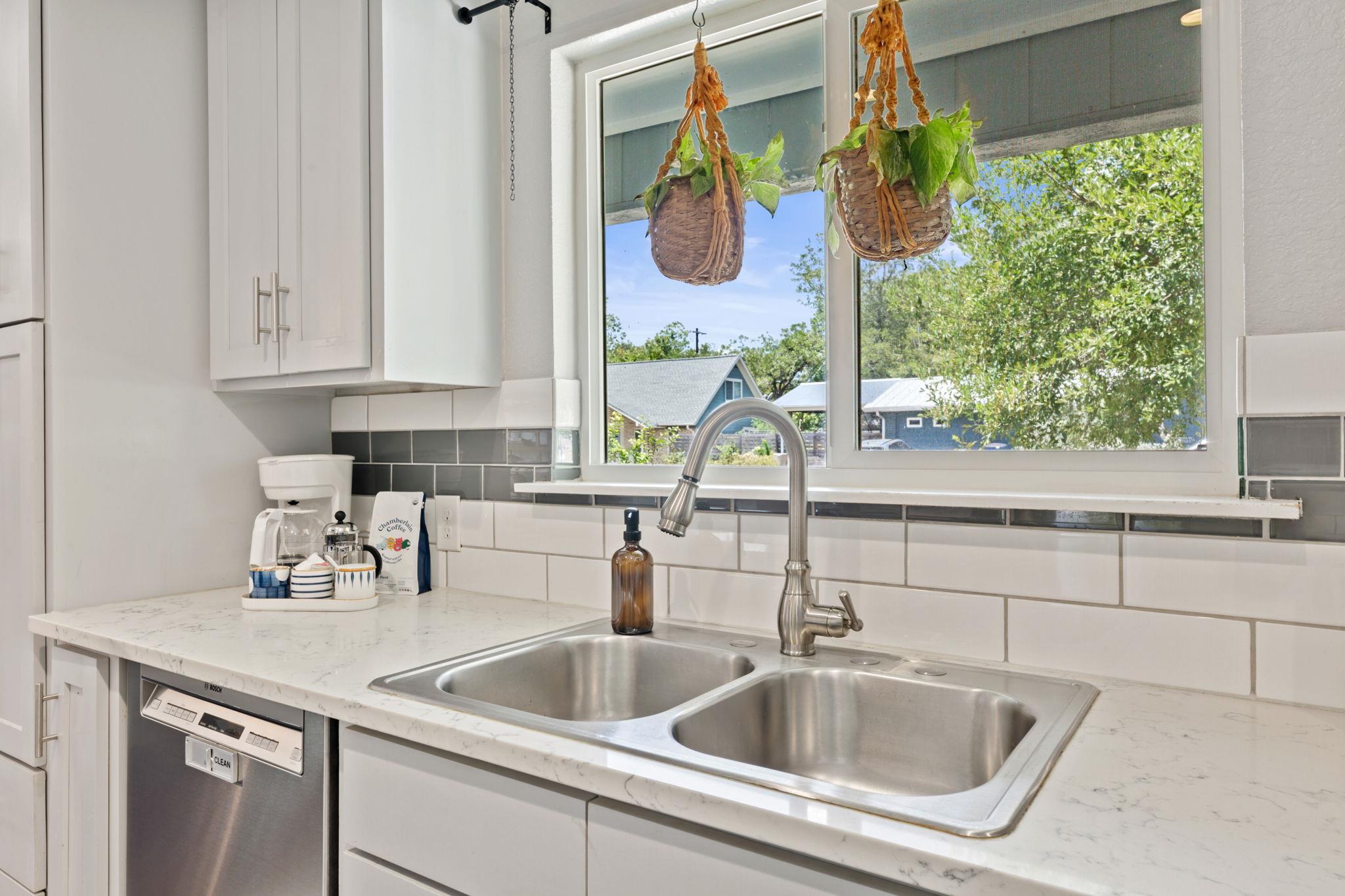 8405 Rockwood Ln, Austin, TX 78757