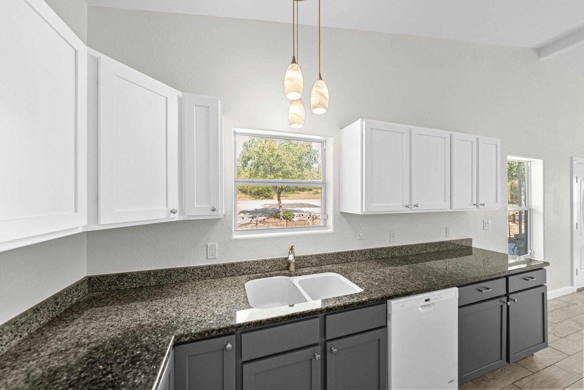 712 Link Dr, Kingsland, TX 78639