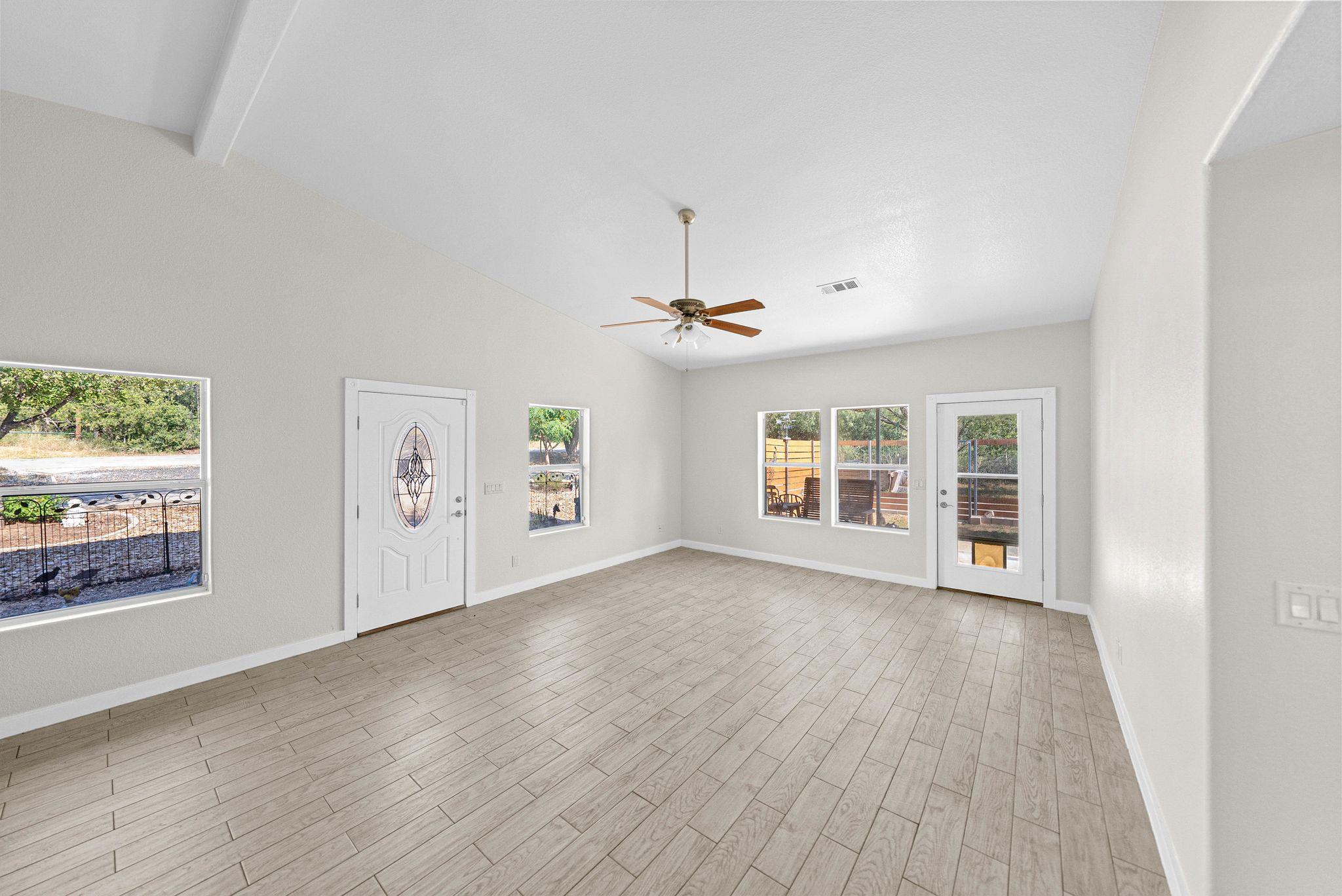 712 Link Dr, Kingsland, TX 78639