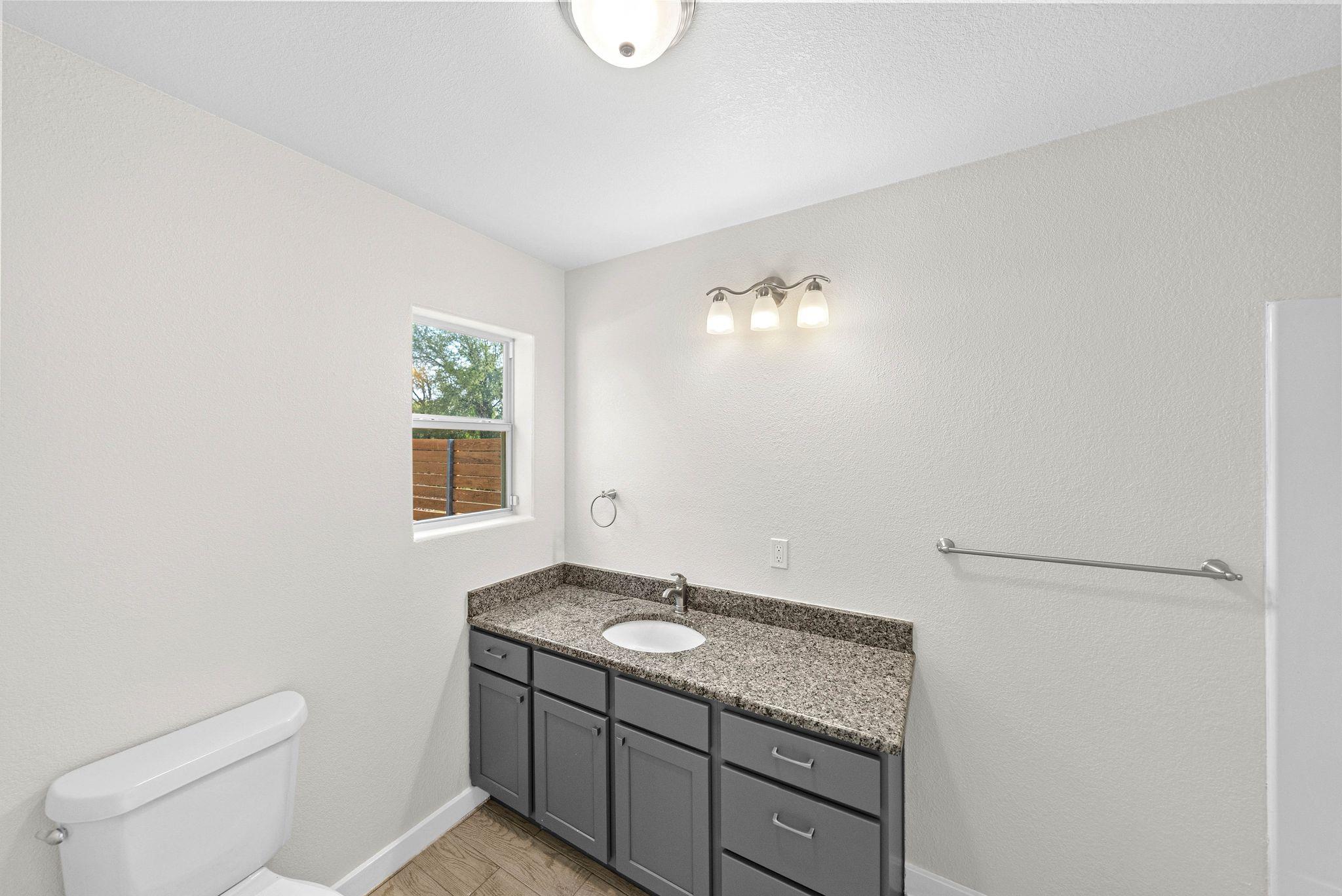 712 Link Dr, Kingsland, TX 78639