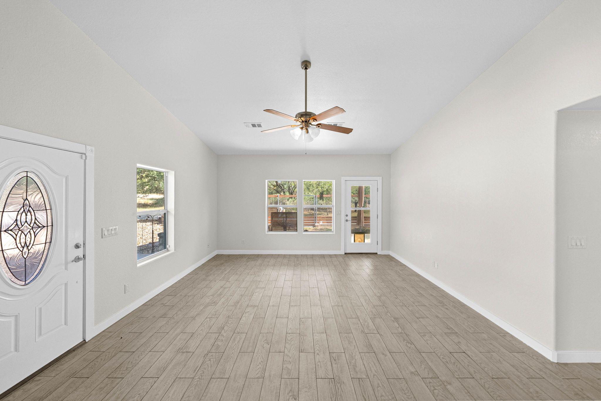 712 Link Dr, Kingsland, TX 78639