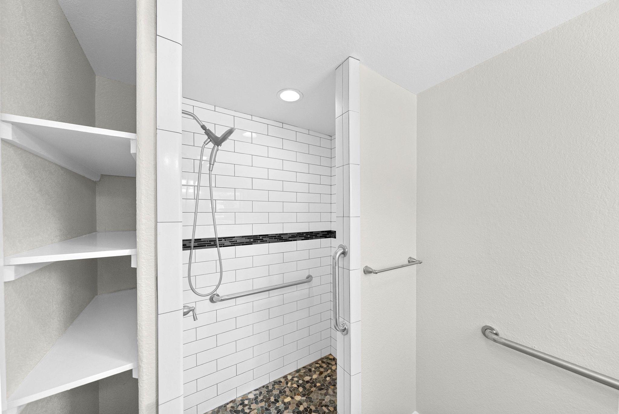 712 Link Dr, Kingsland, TX 78639