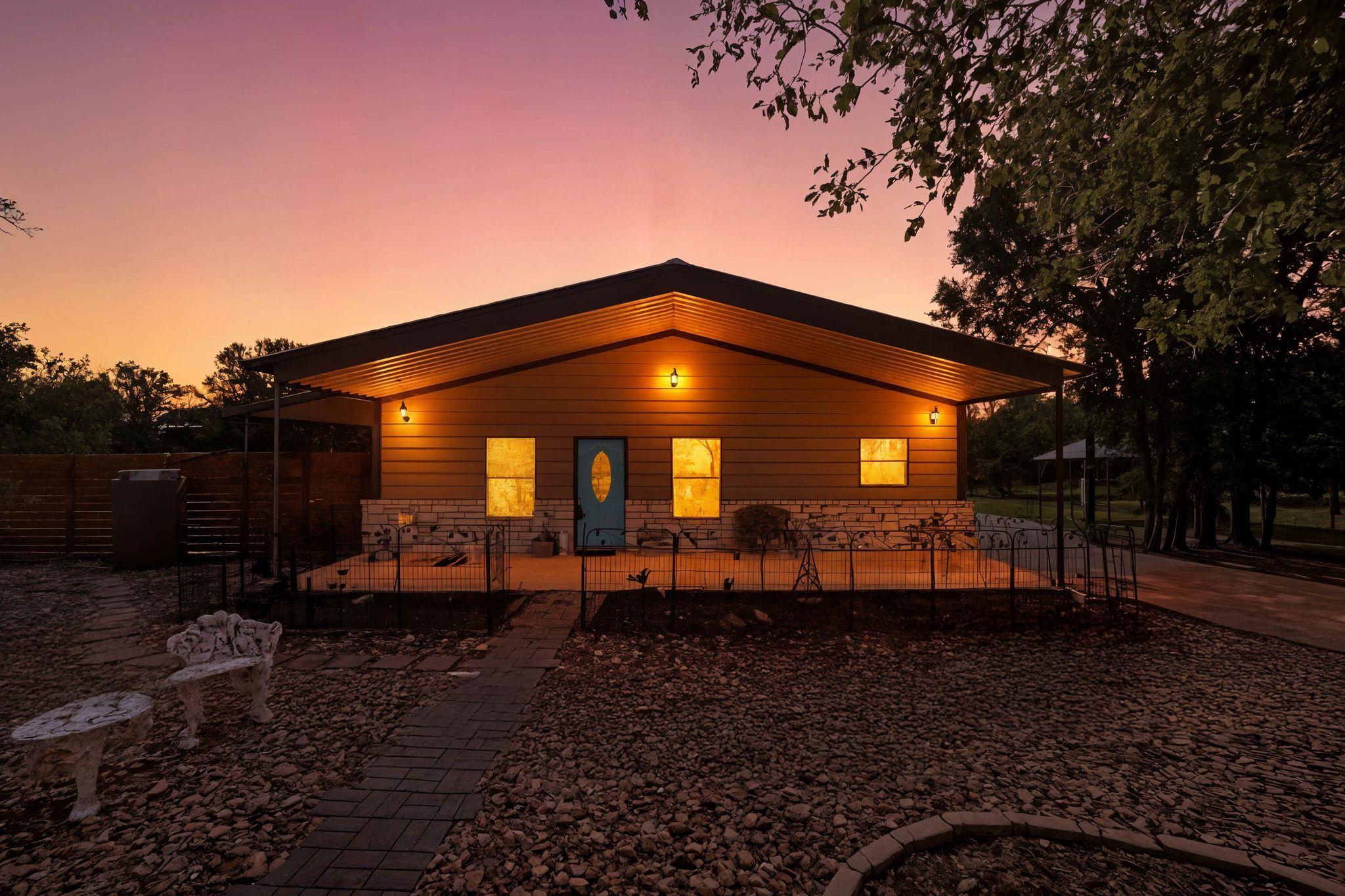 712 Link Dr, Kingsland, TX 78639