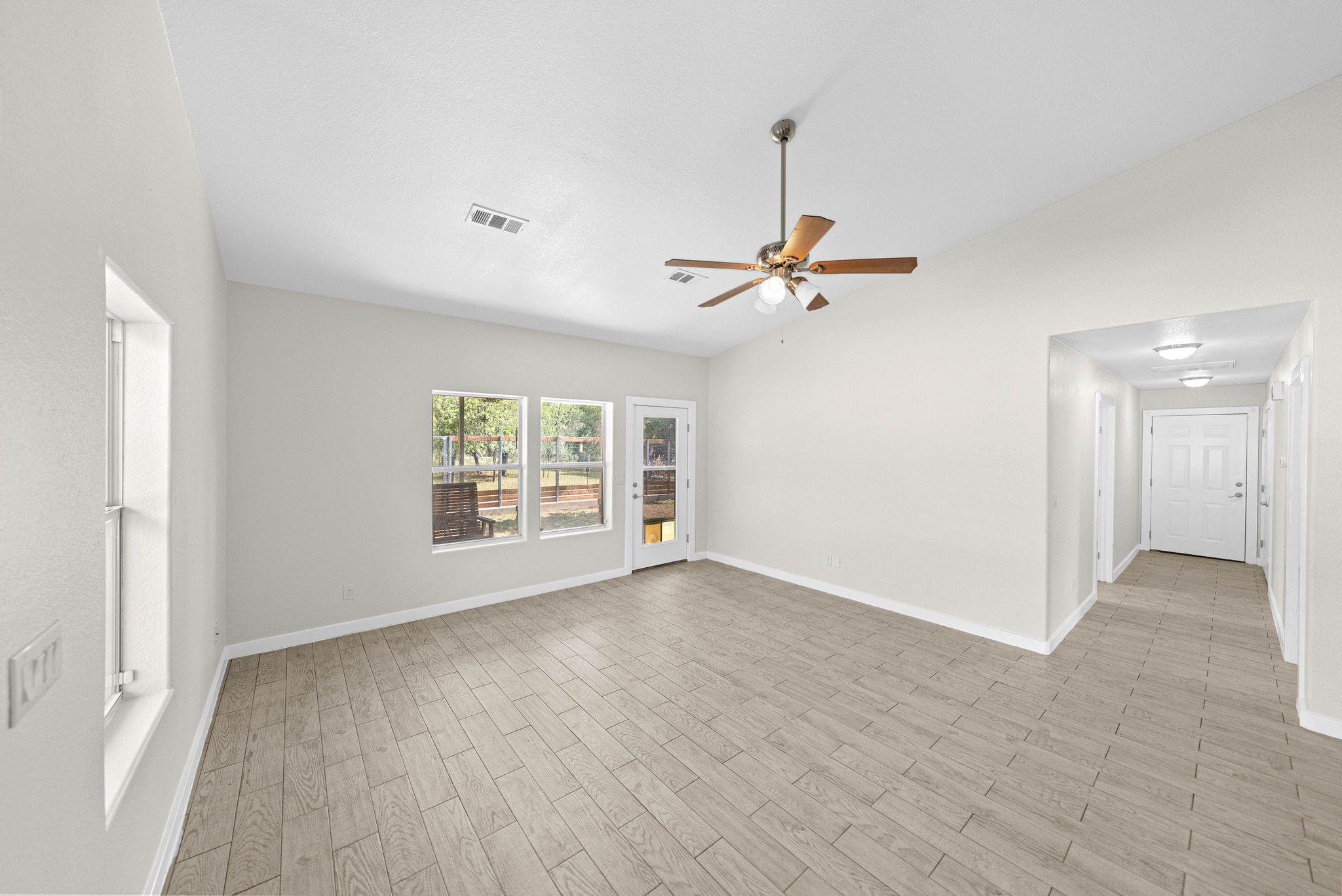 712 Link Dr, Kingsland, TX 78639