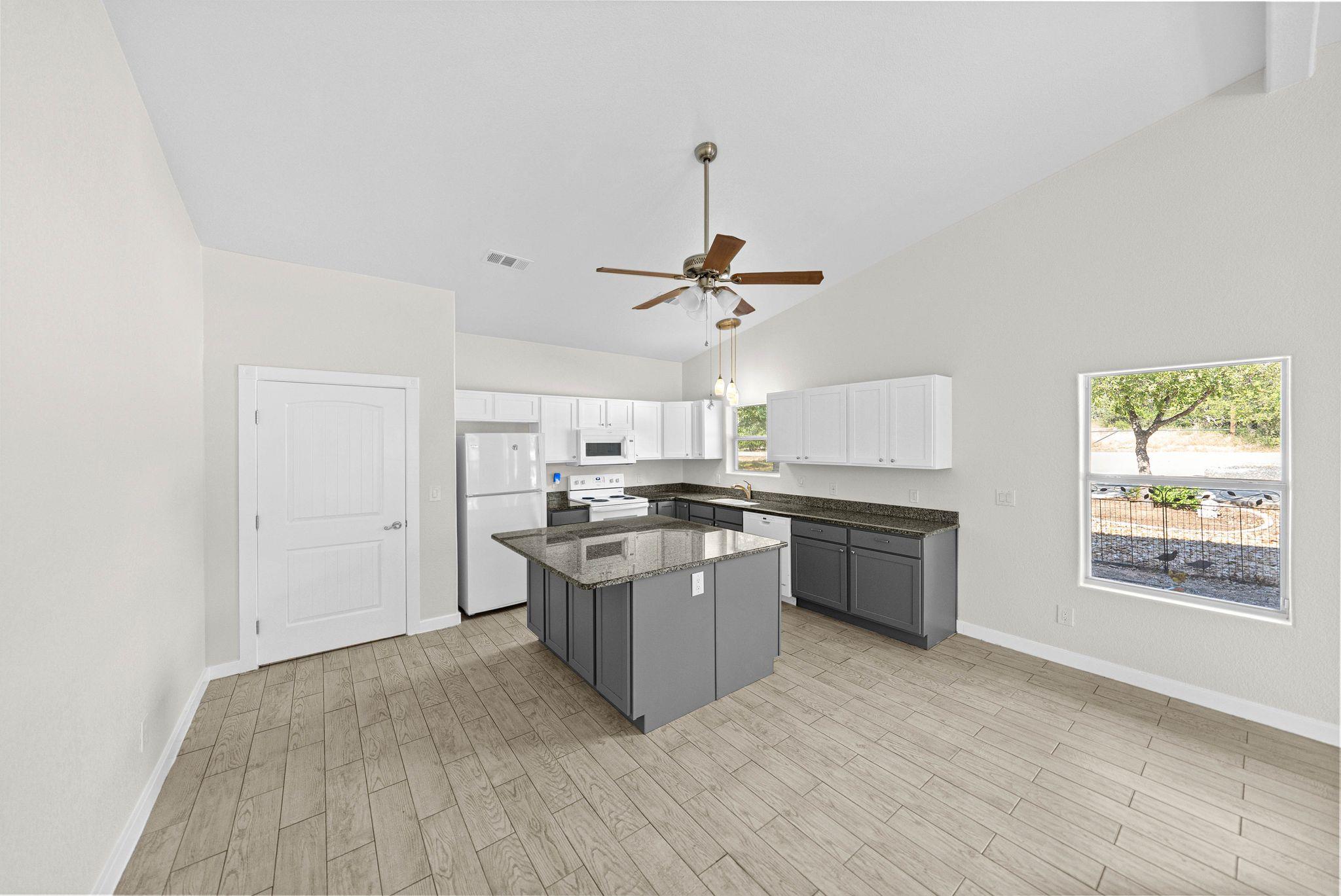 712 Link Dr, Kingsland, TX 78639