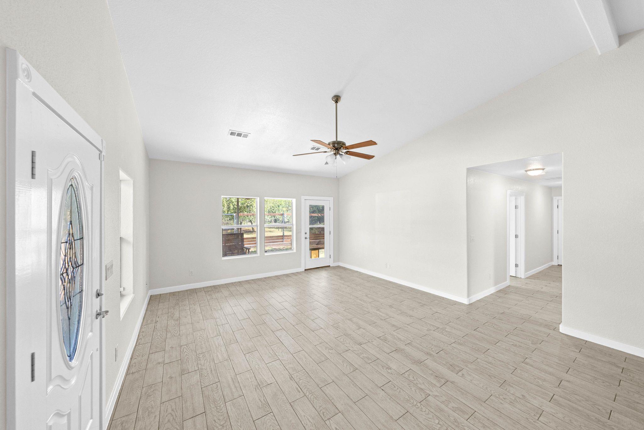 712 Link Dr, Kingsland, TX 78639