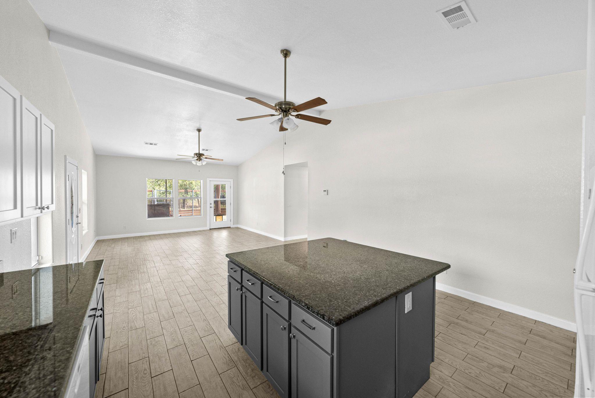 712 Link Dr, Kingsland, TX 78639