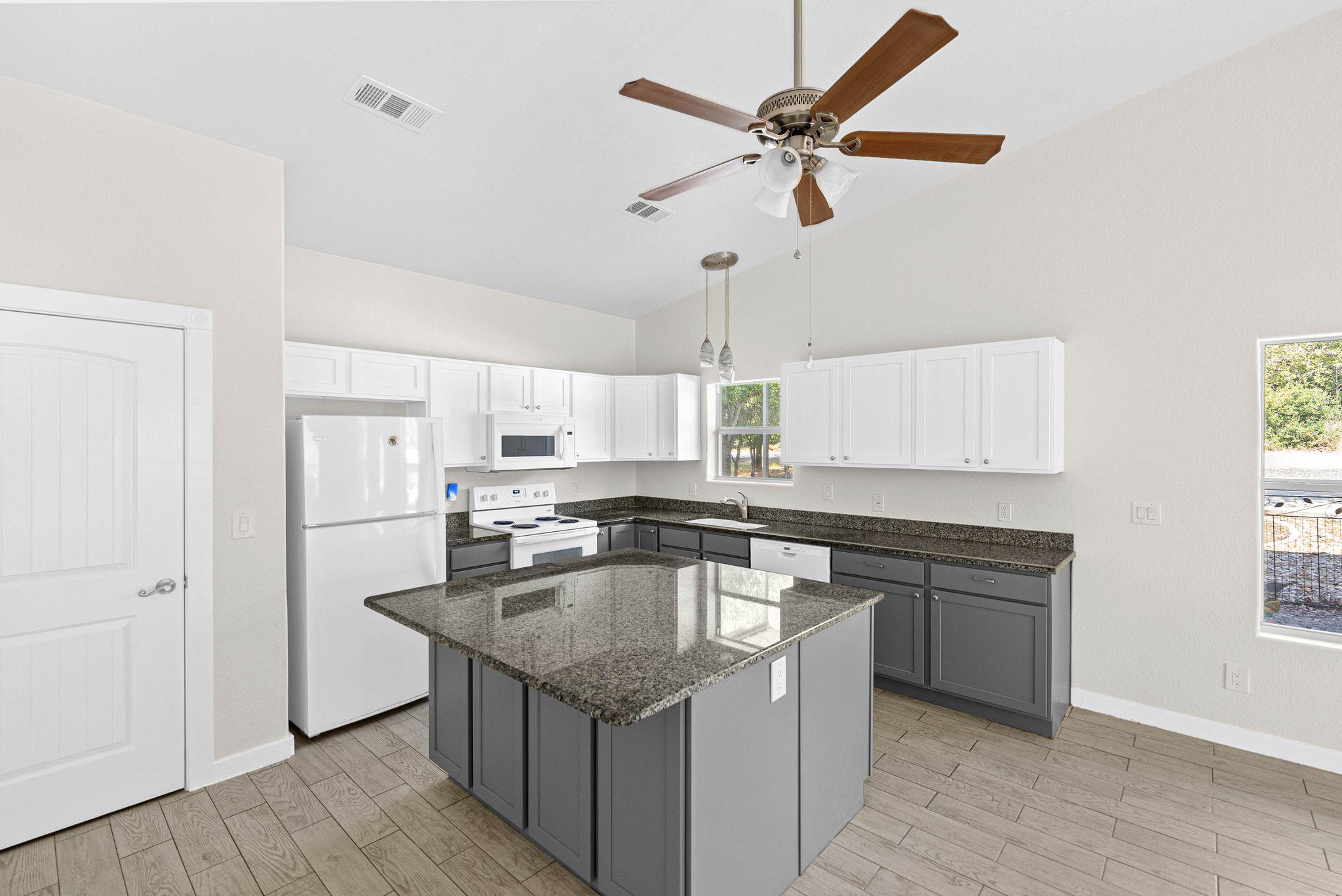 712 Link Dr, Kingsland, TX 78639