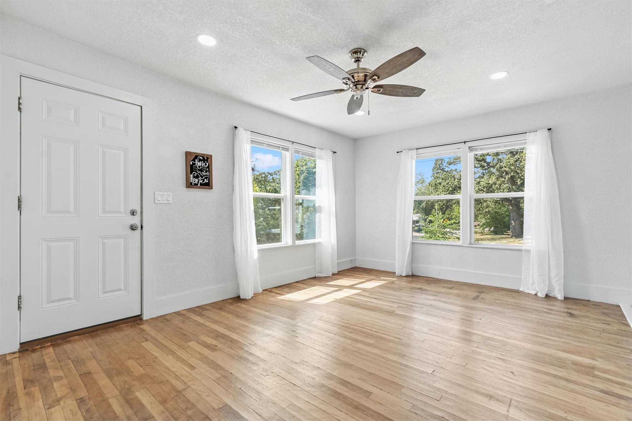 409 N Vandeveer St, Burnet, TX 78611