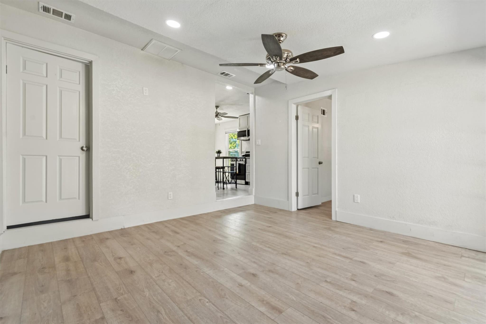 409 N Vandeveer St, Burnet, TX 78611