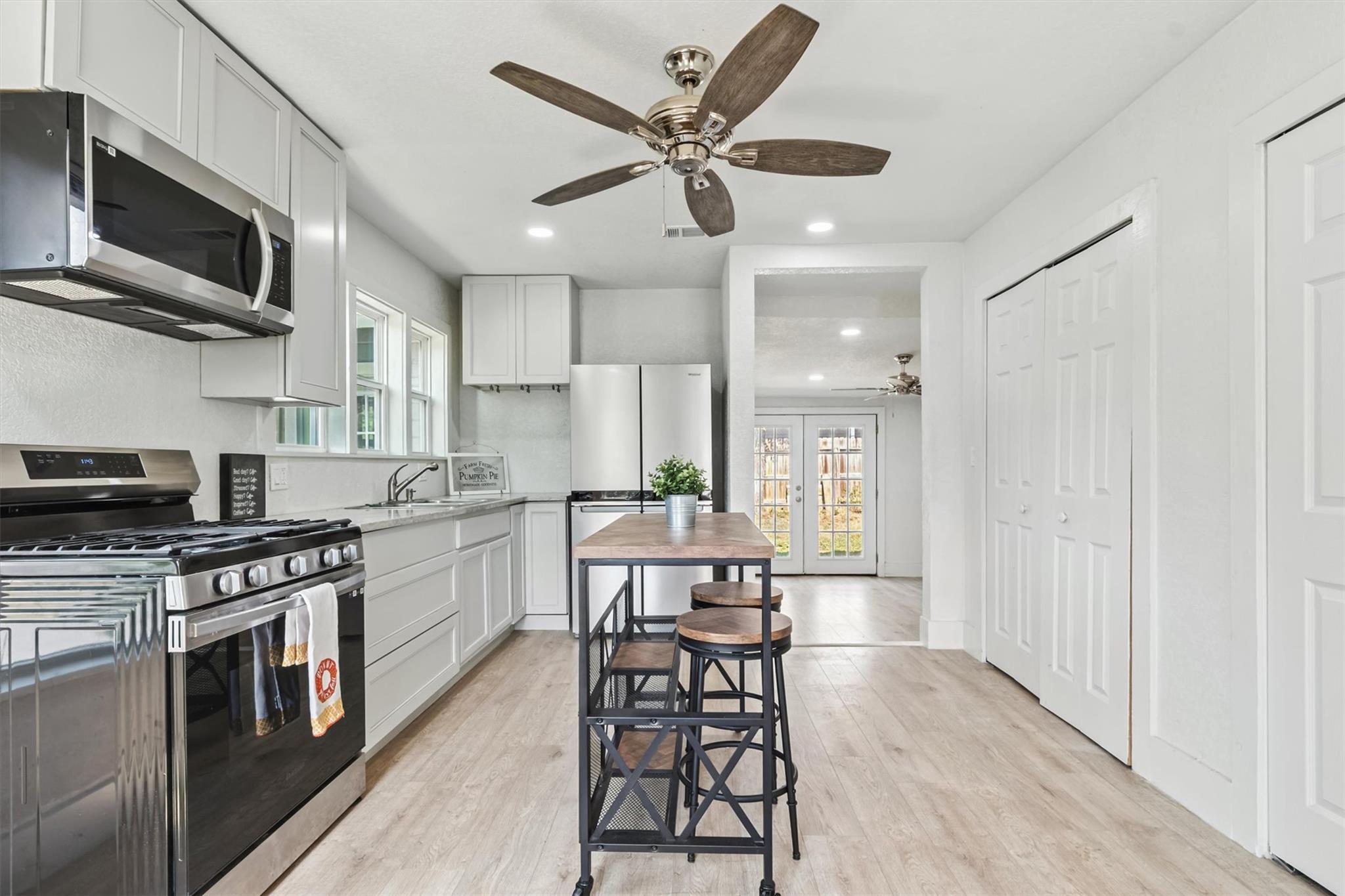 409 N Vandeveer St, Burnet, TX 78611