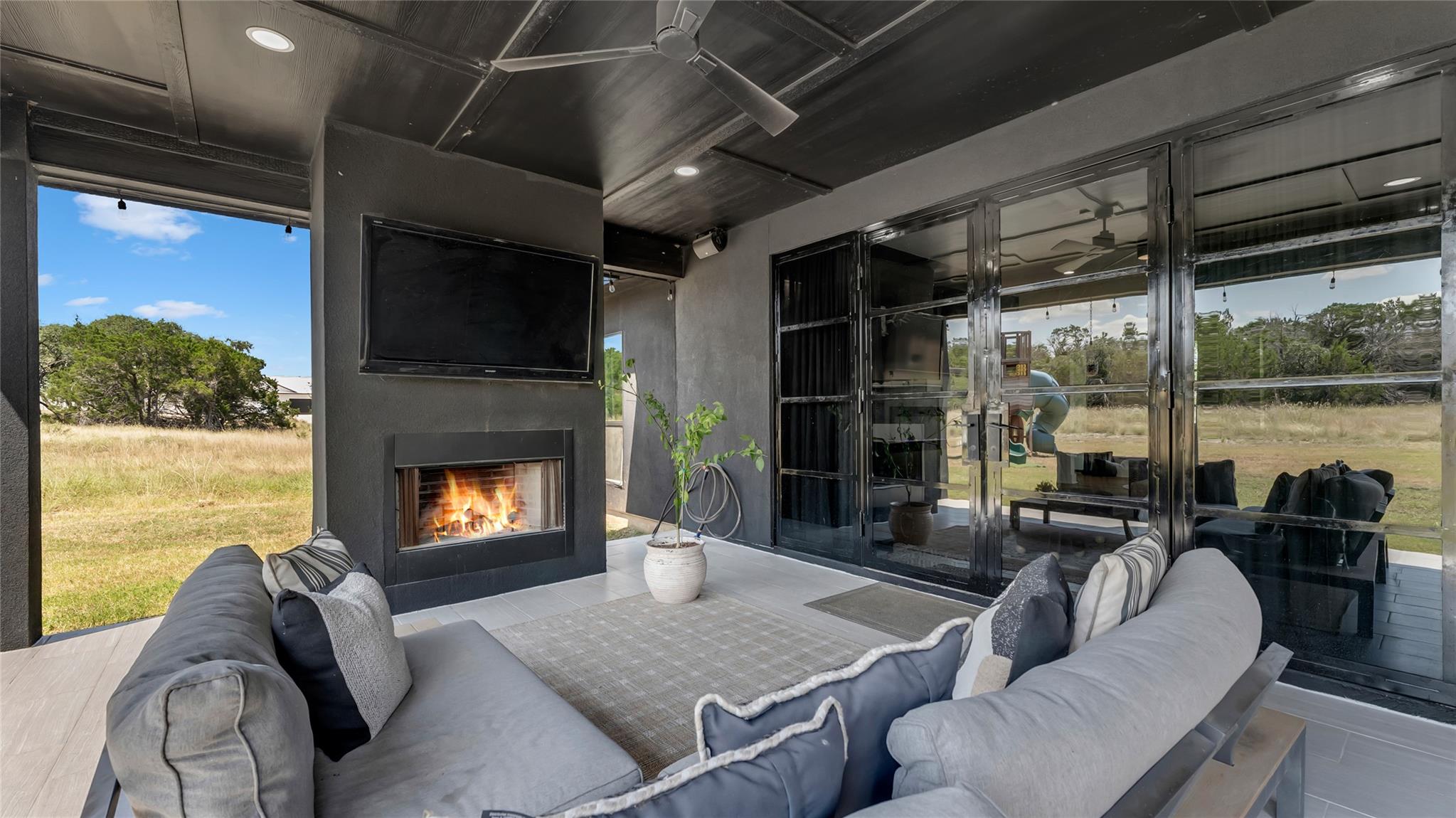 150 Wandering Oak Cir, Burnet, TX 78611