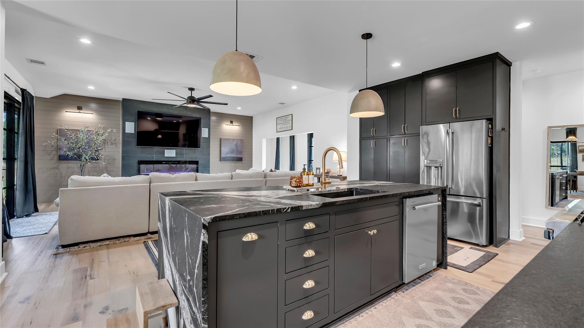 150 Wandering Oak Cir, Burnet, TX 78611