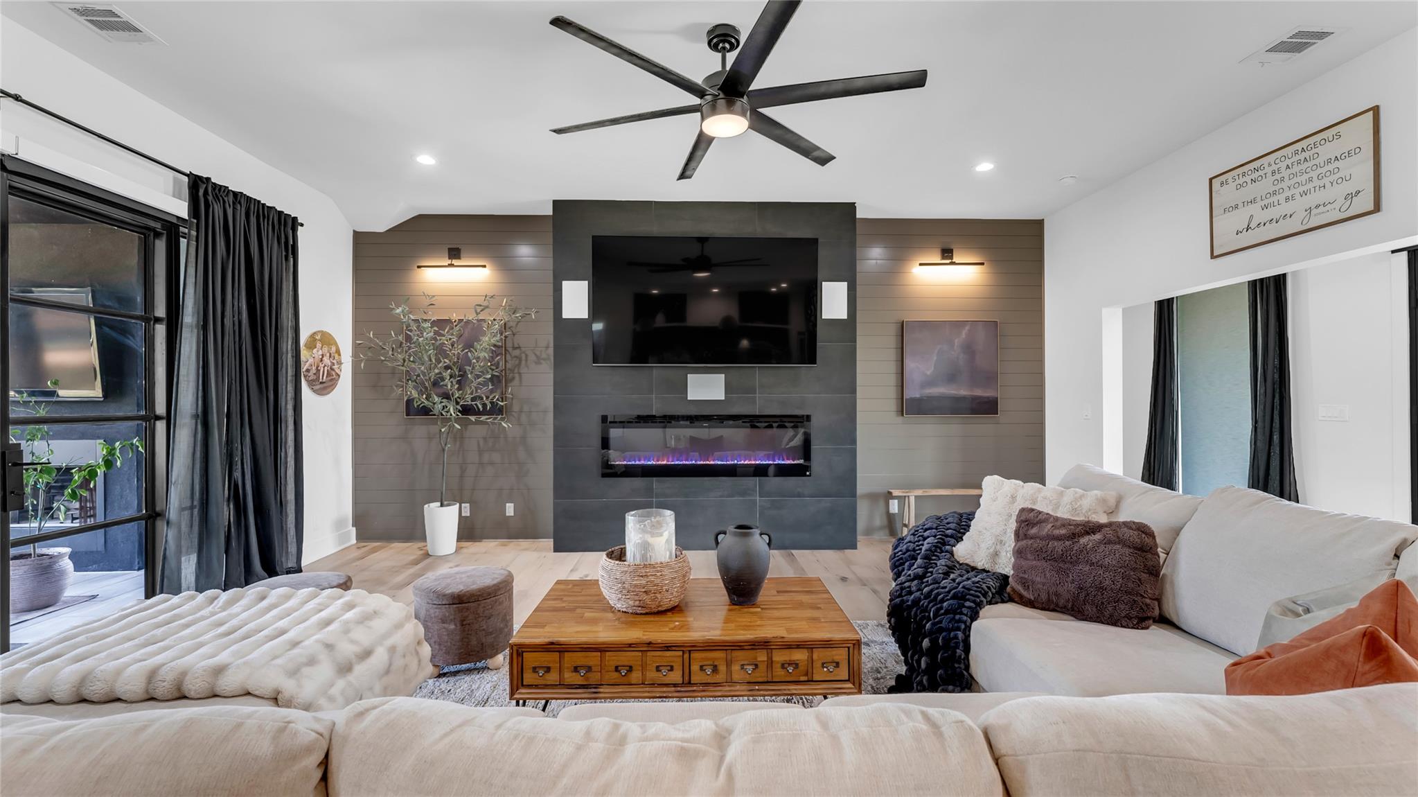 150 Wandering Oak Cir, Burnet, TX 78611