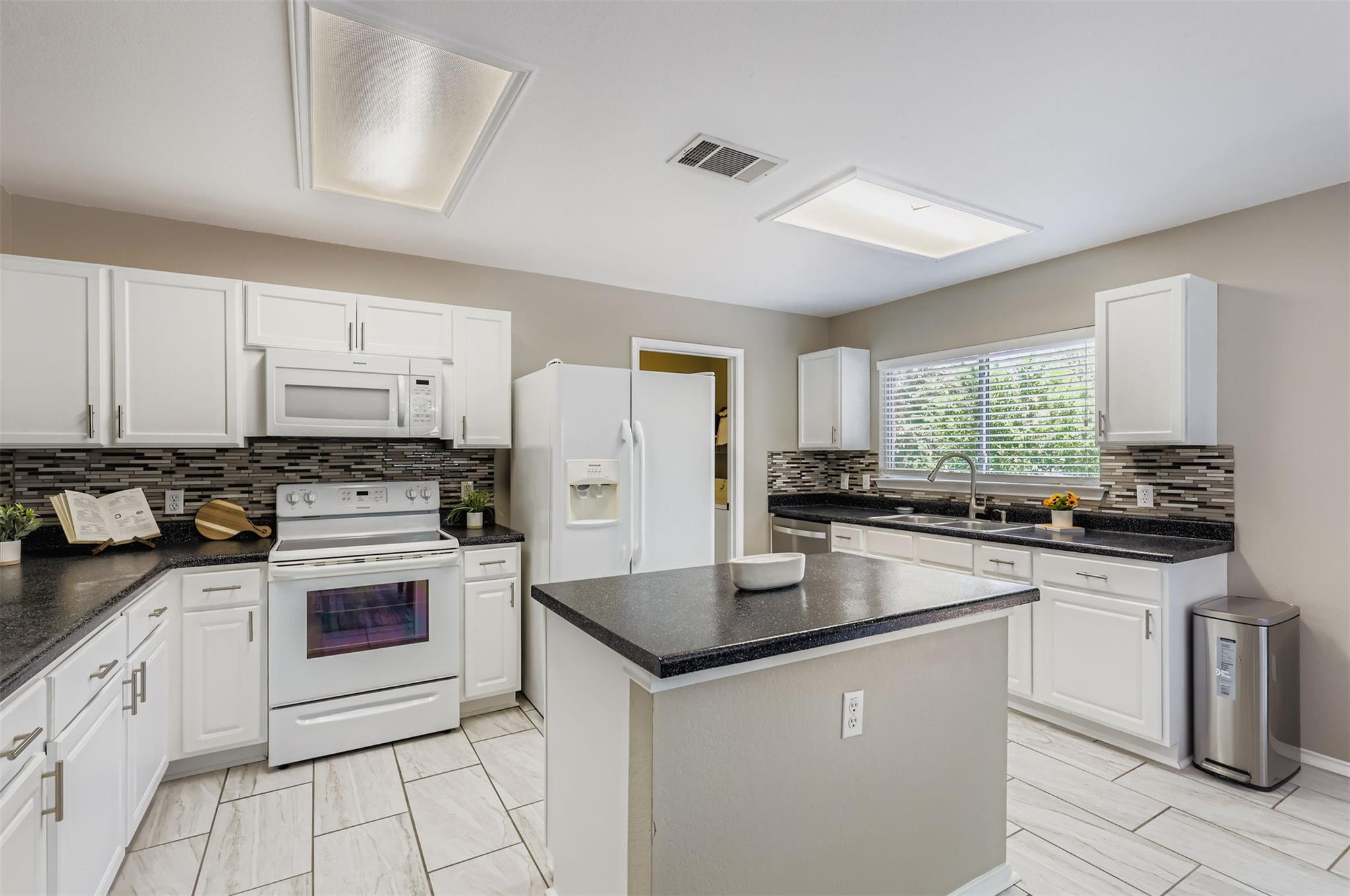 904 Justeford Dr, Pflugerville, TX 78660