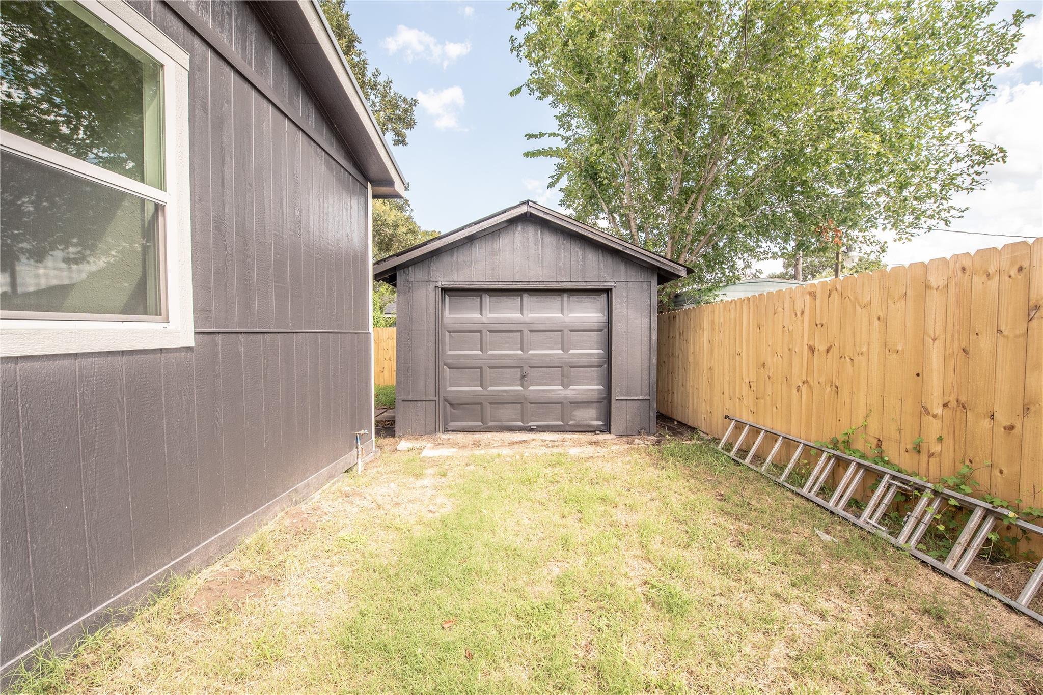 215 Shady Oaks Ln, Somerville, TX 77879