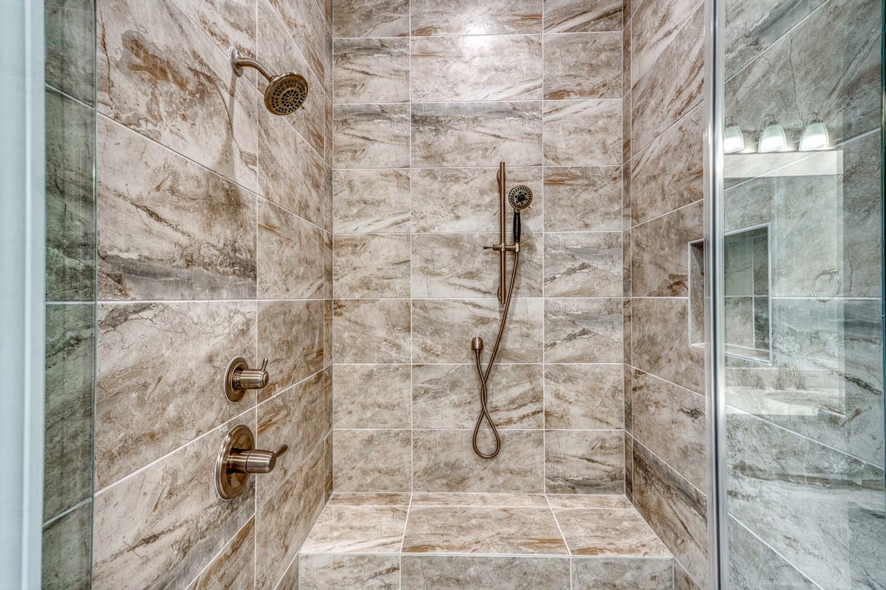 105 Amiata Dr, Horseshoe Bay, TX 78657