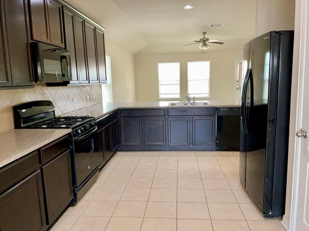 8072 Bassano Dr, Round Rock, TX 78665