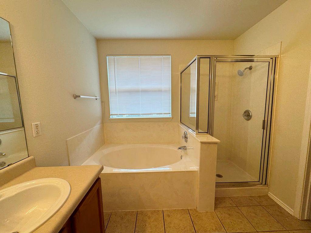 600 Golden Gate Dr, Leander, TX 78641