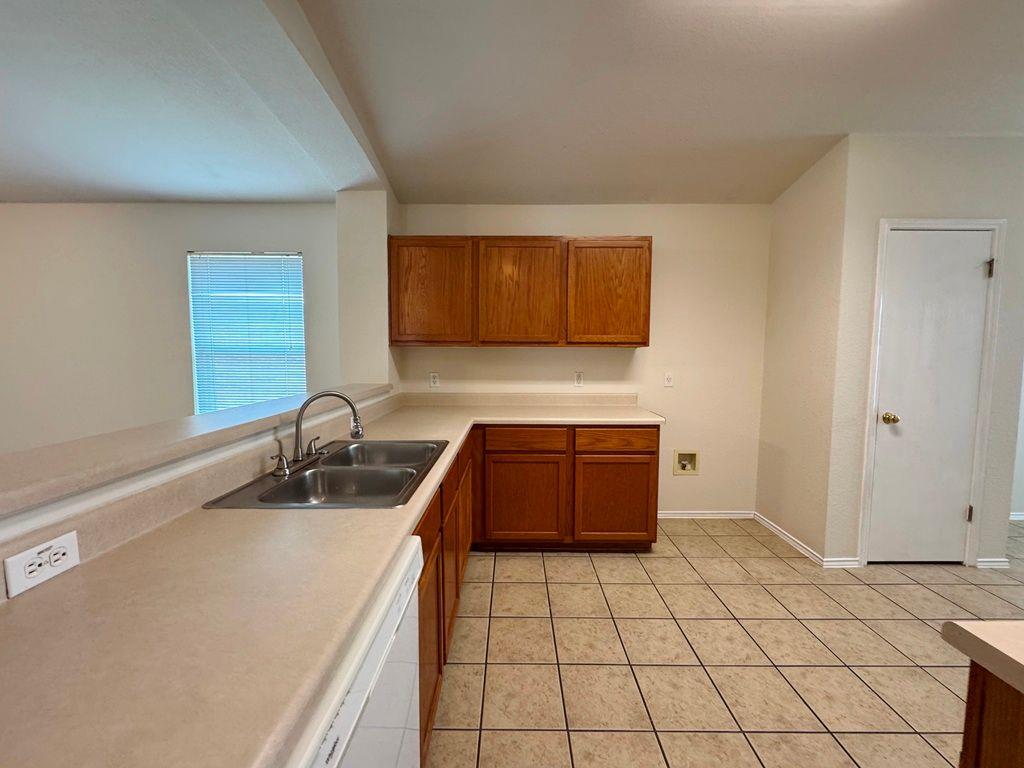 600 Golden Gate Dr, Leander, TX 78641