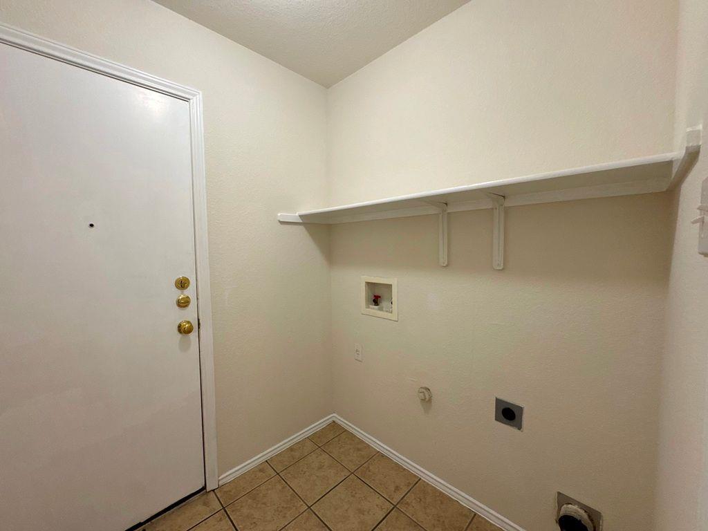 600 Golden Gate Dr, Leander, TX 78641