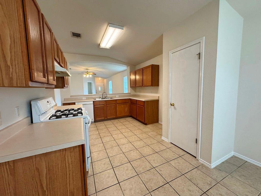 600 Golden Gate Dr, Leander, TX 78641