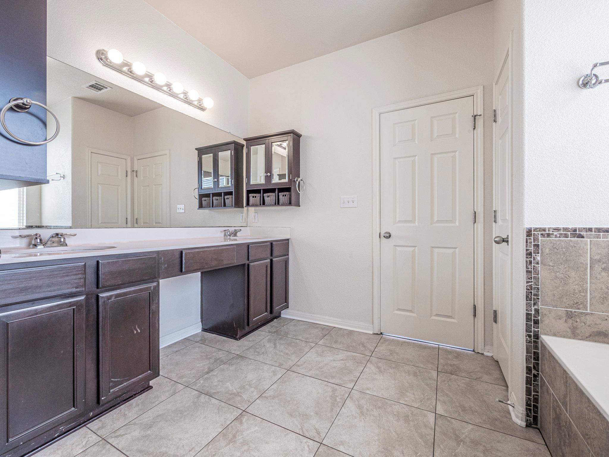 216 Silkstone St, Hutto, TX 78634