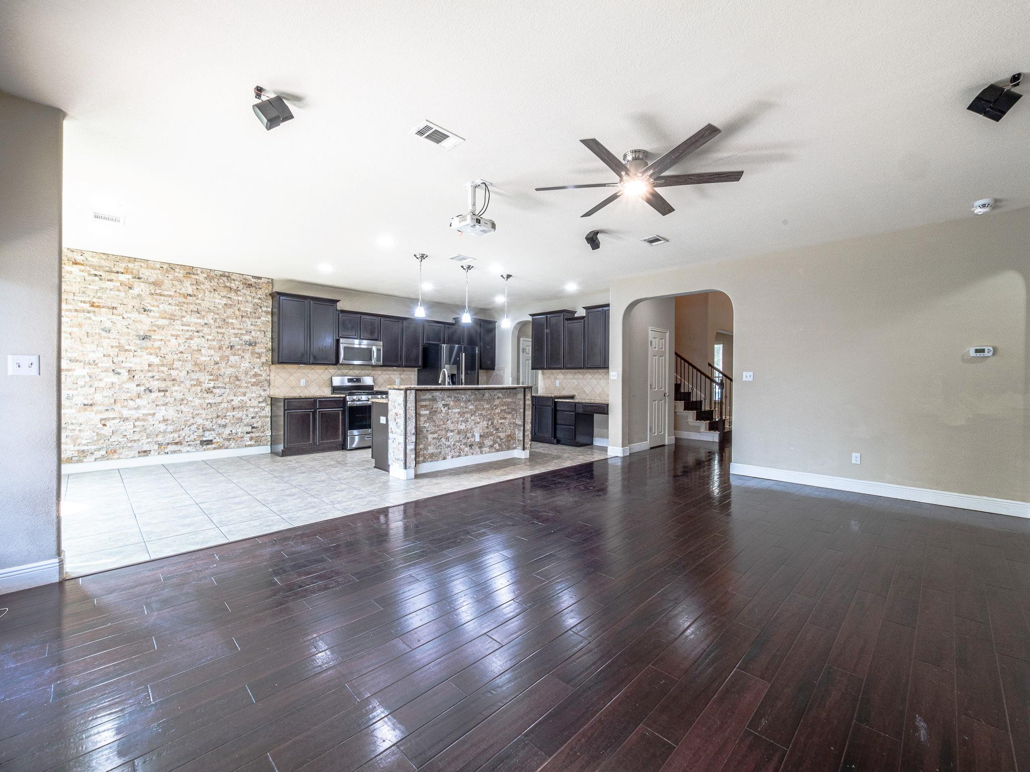 216 Silkstone St, Hutto, TX 78634