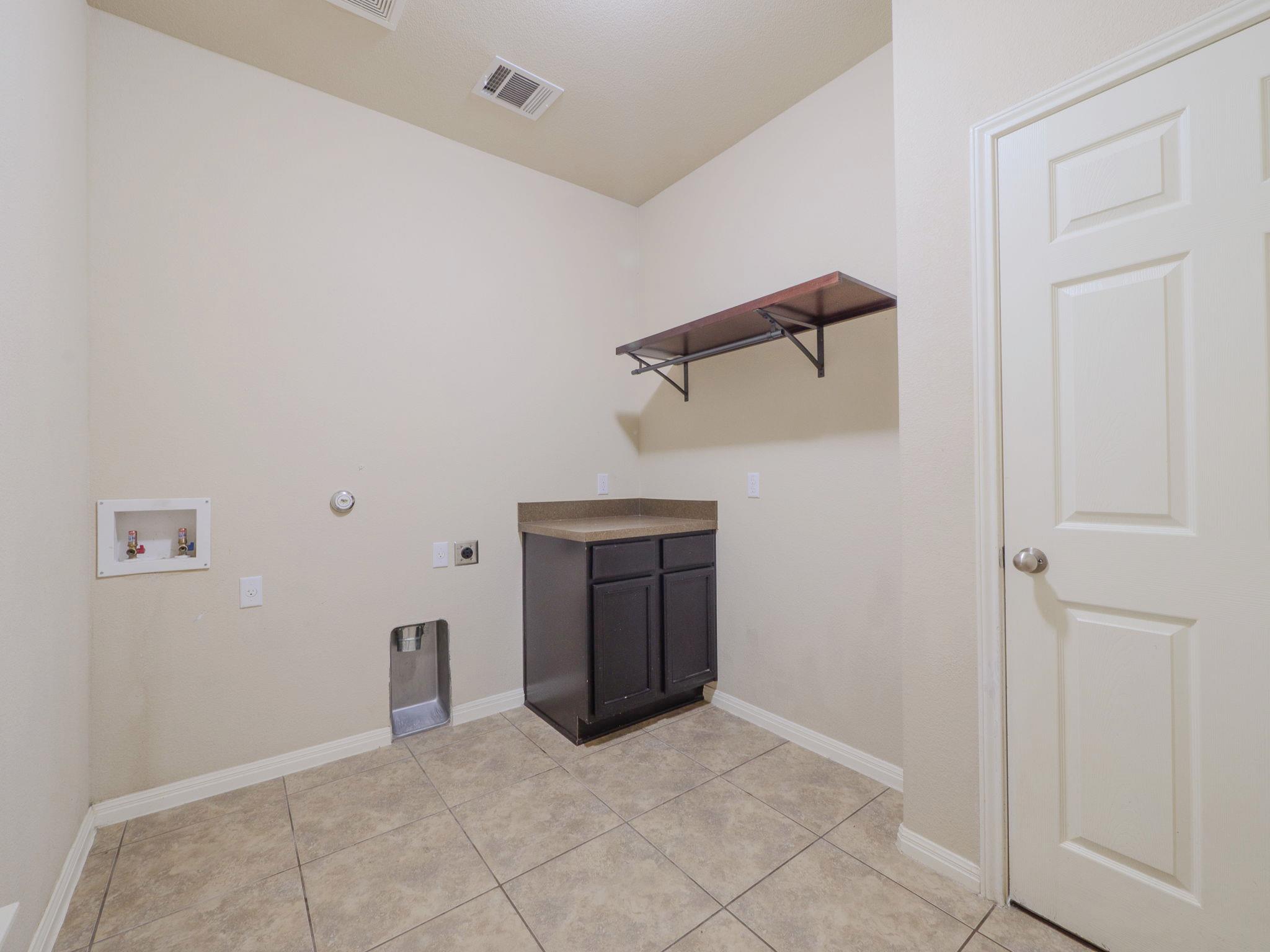 216 Silkstone St, Hutto, TX 78634