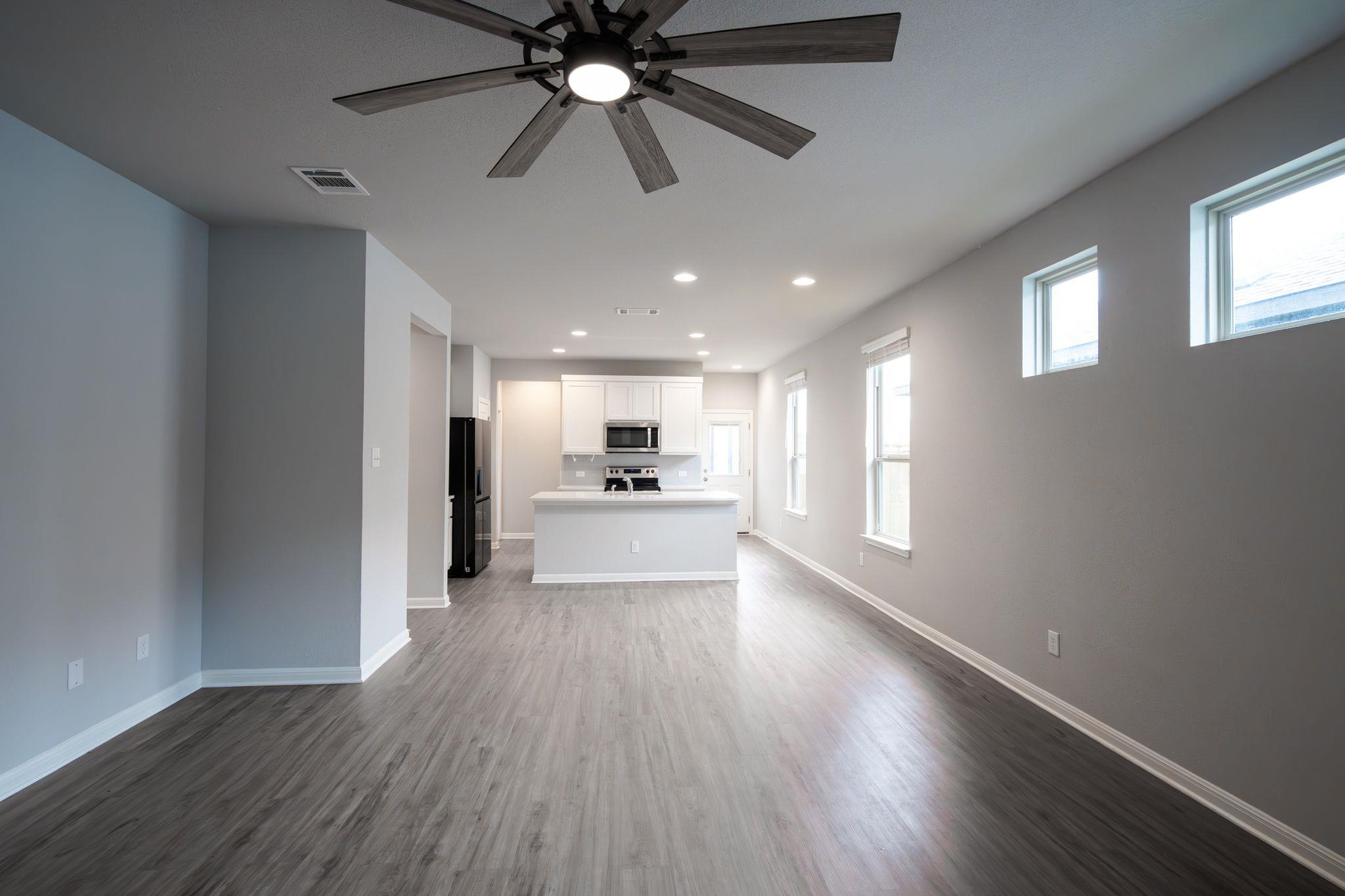 208 Kellys Heroes Way, Jarrell, TX 76537