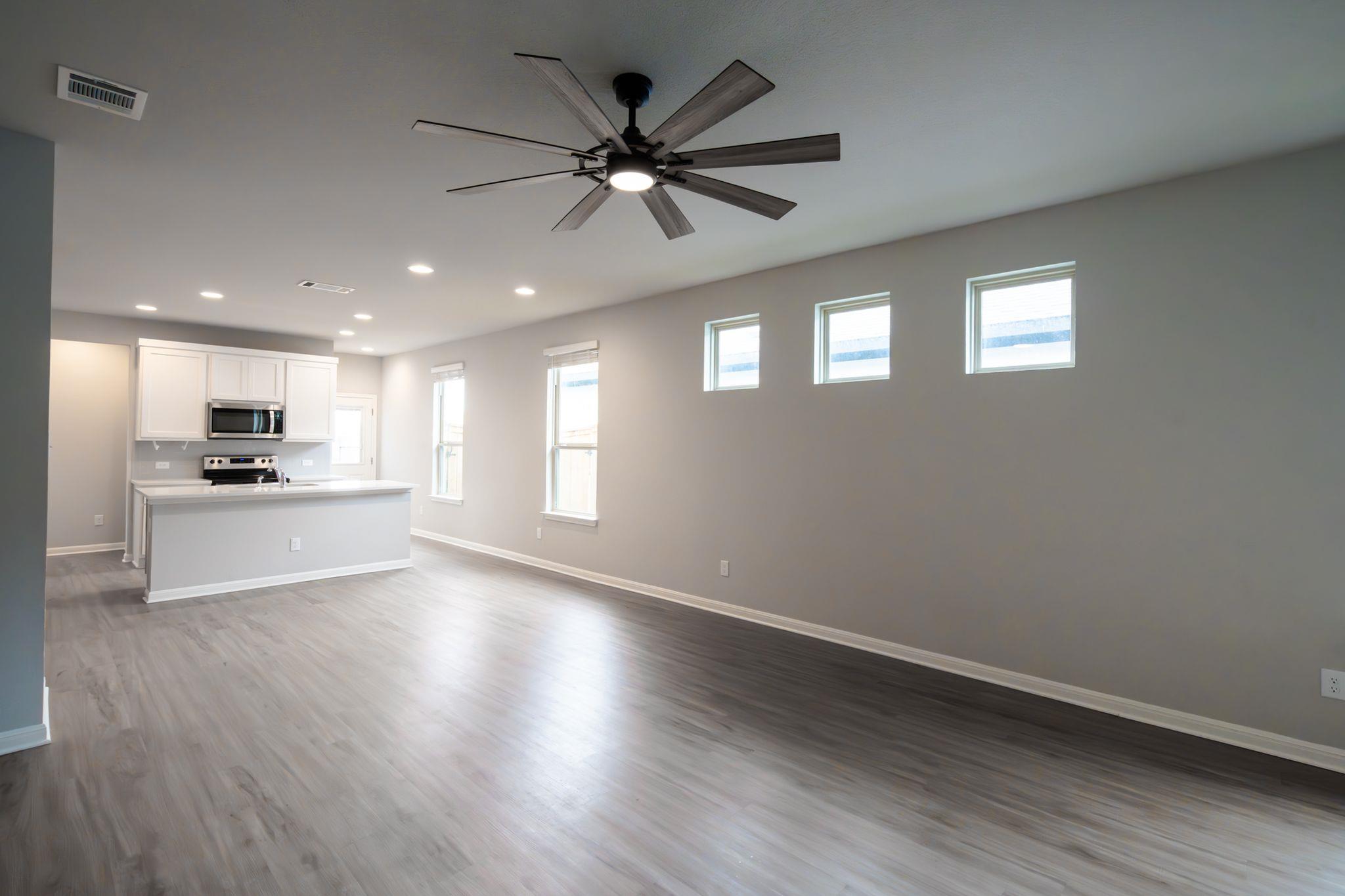 208 Kellys Heroes Way, Jarrell, TX 76537