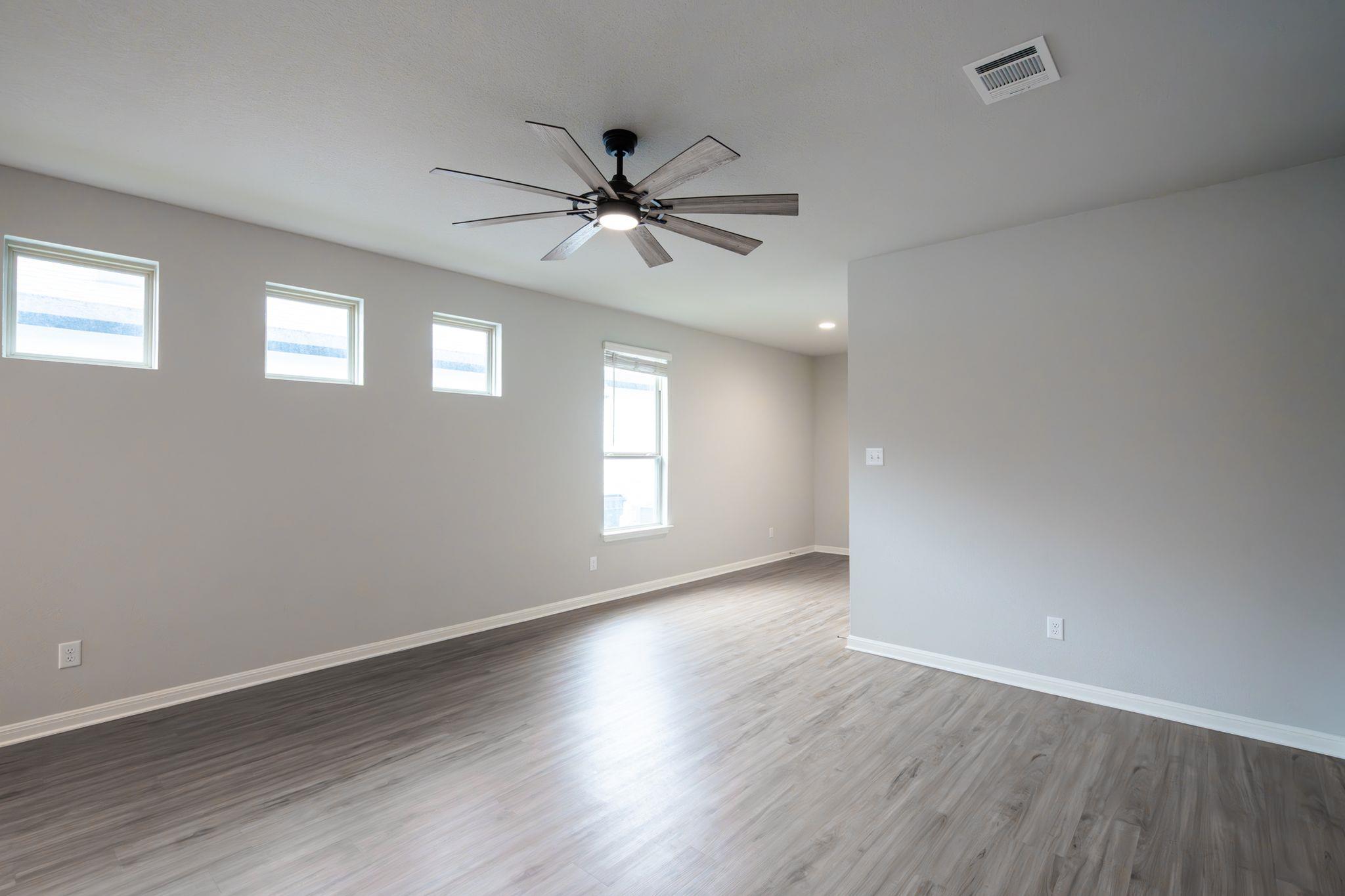 208 Kellys Heroes Way, Jarrell, TX 76537