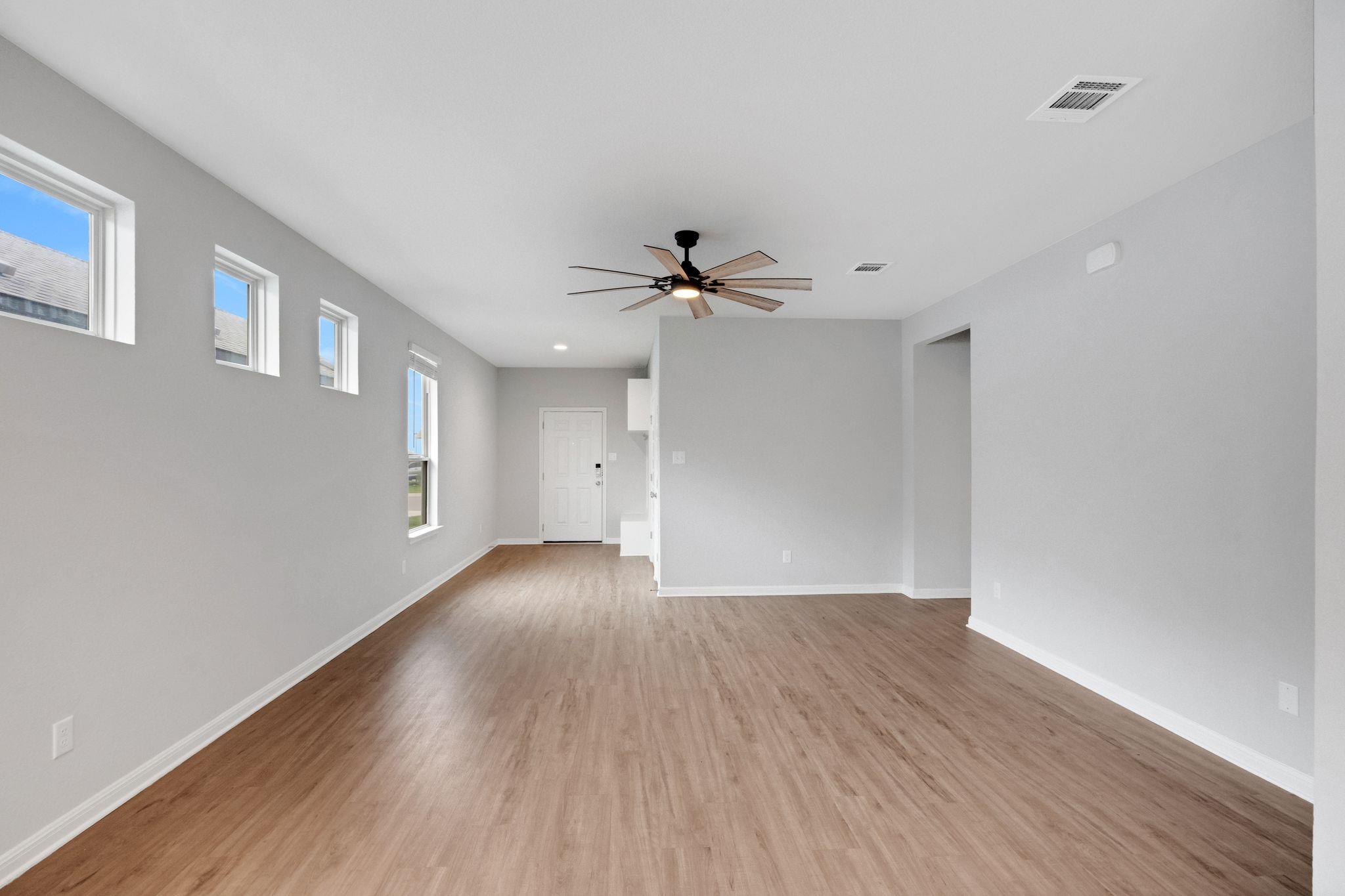 208 Kellys Heroes Way, Jarrell, TX 76537