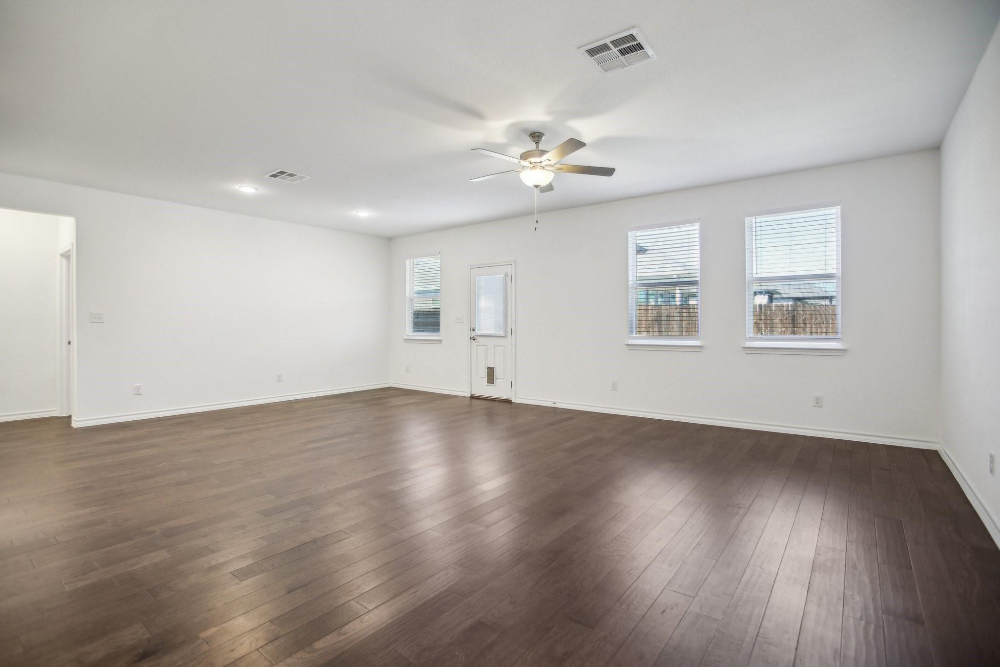 1011 Moose Rd, Hutto, TX 78634