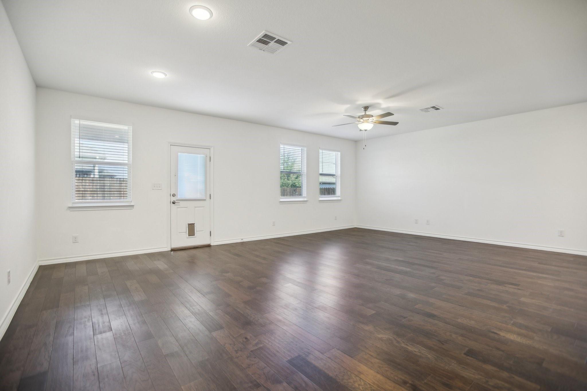 1011 Moose Rd, Hutto, TX 78634