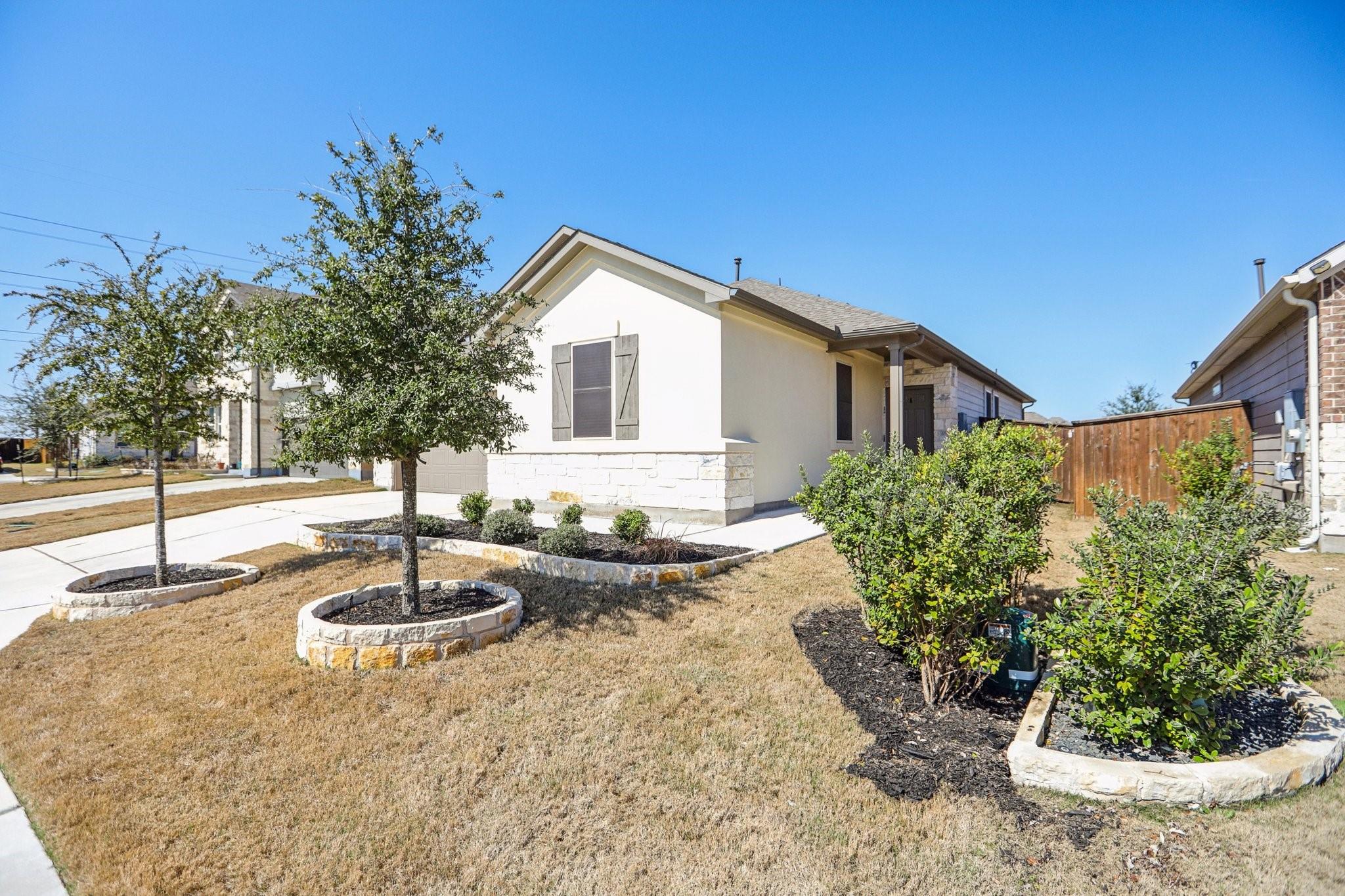 1011 Moose Rd, Hutto, TX 78634