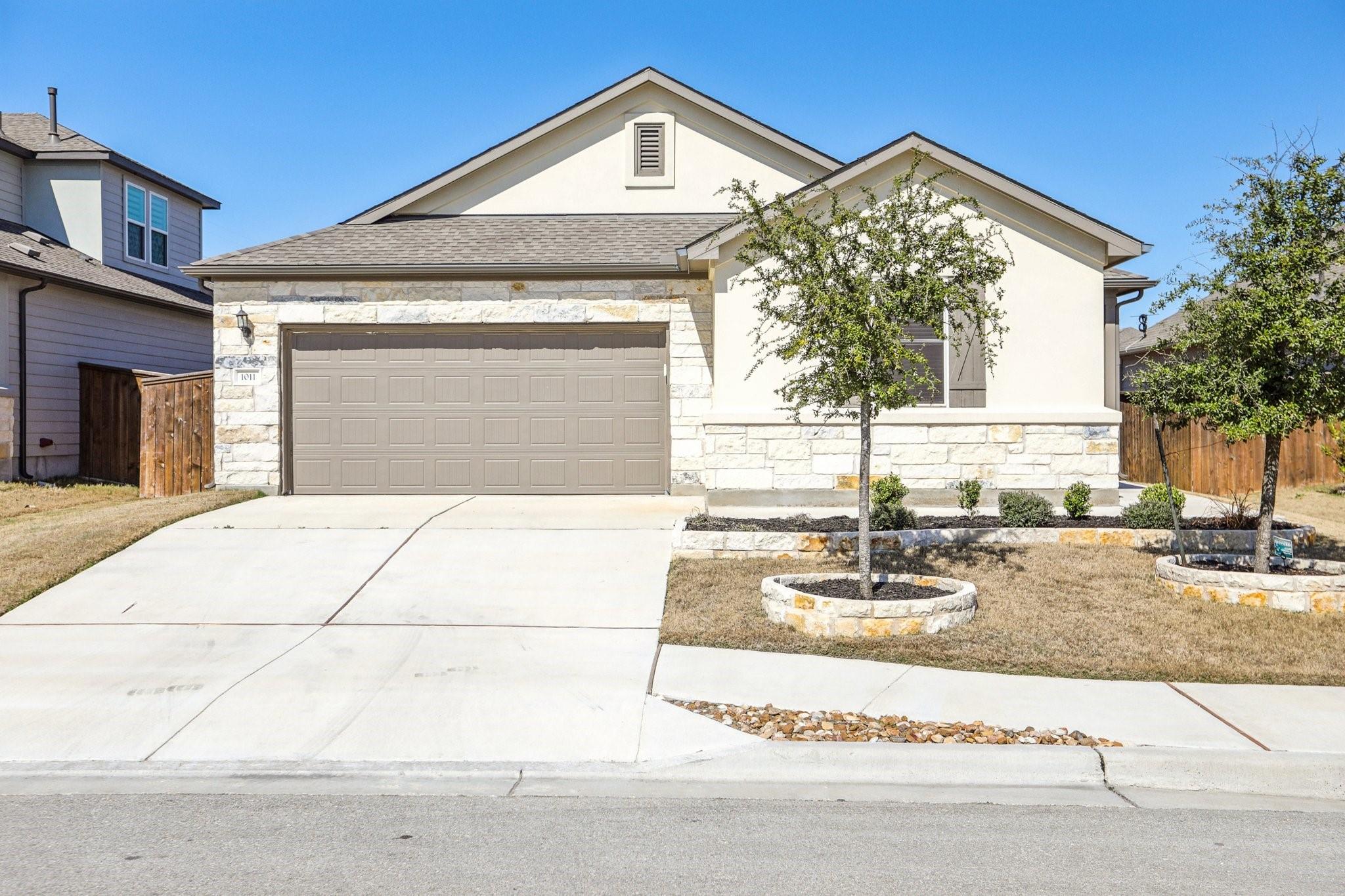 1011 Moose Rd, Hutto, TX 78634