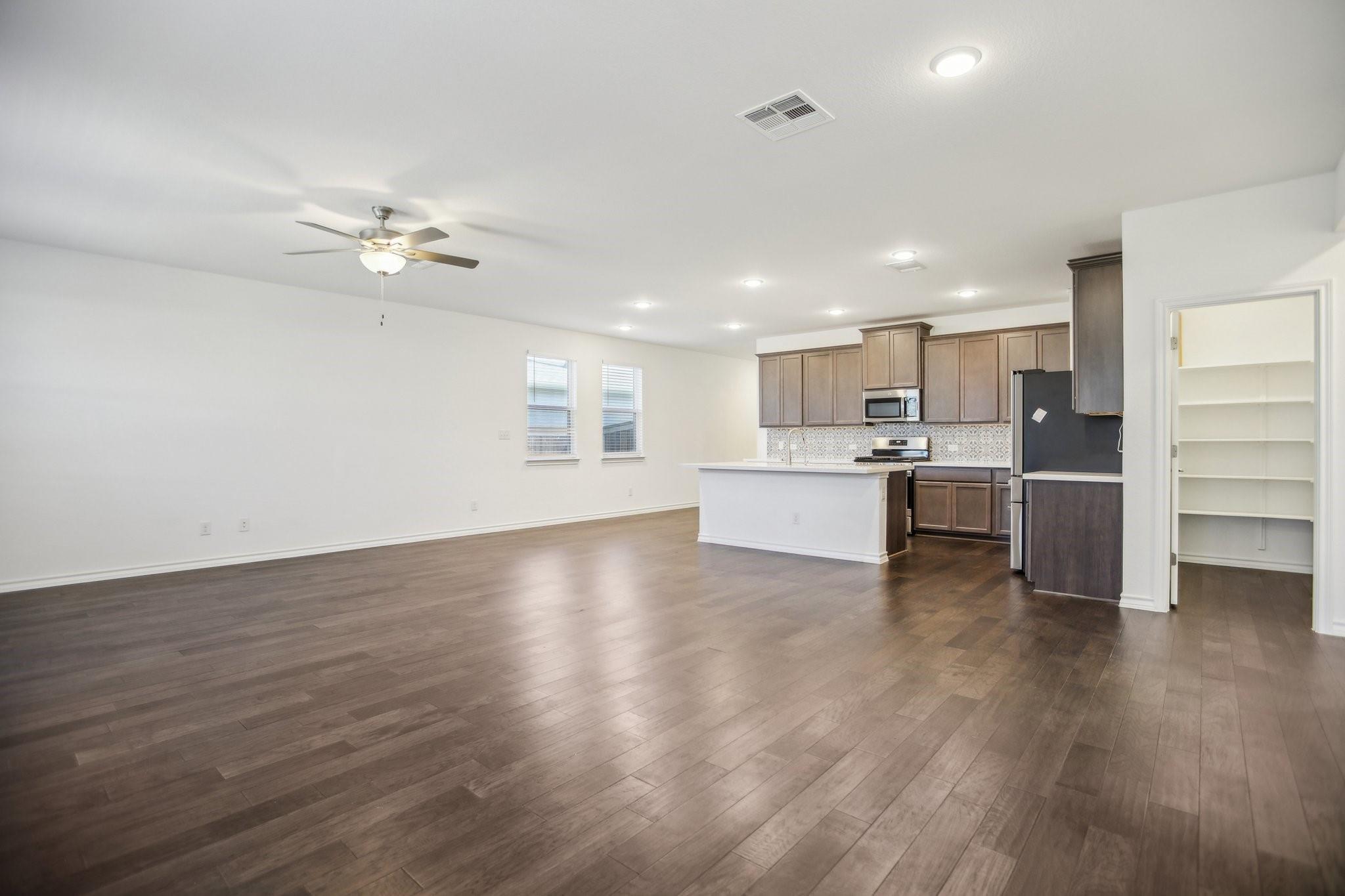 1011 Moose Rd, Hutto, TX 78634