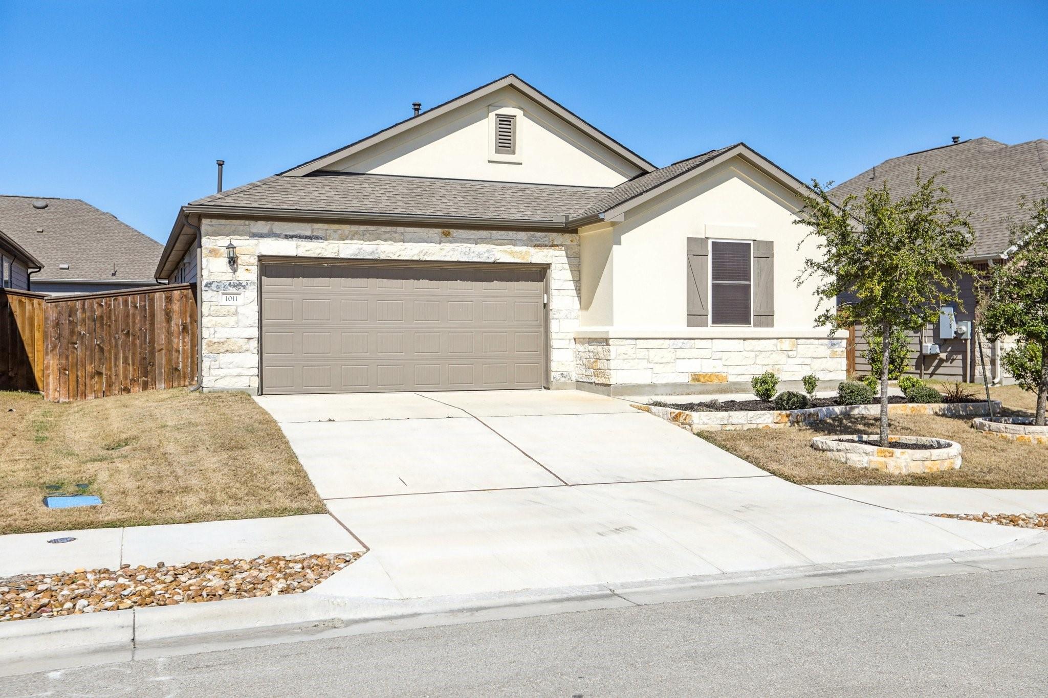 1011 Moose Rd, Hutto, TX 78634