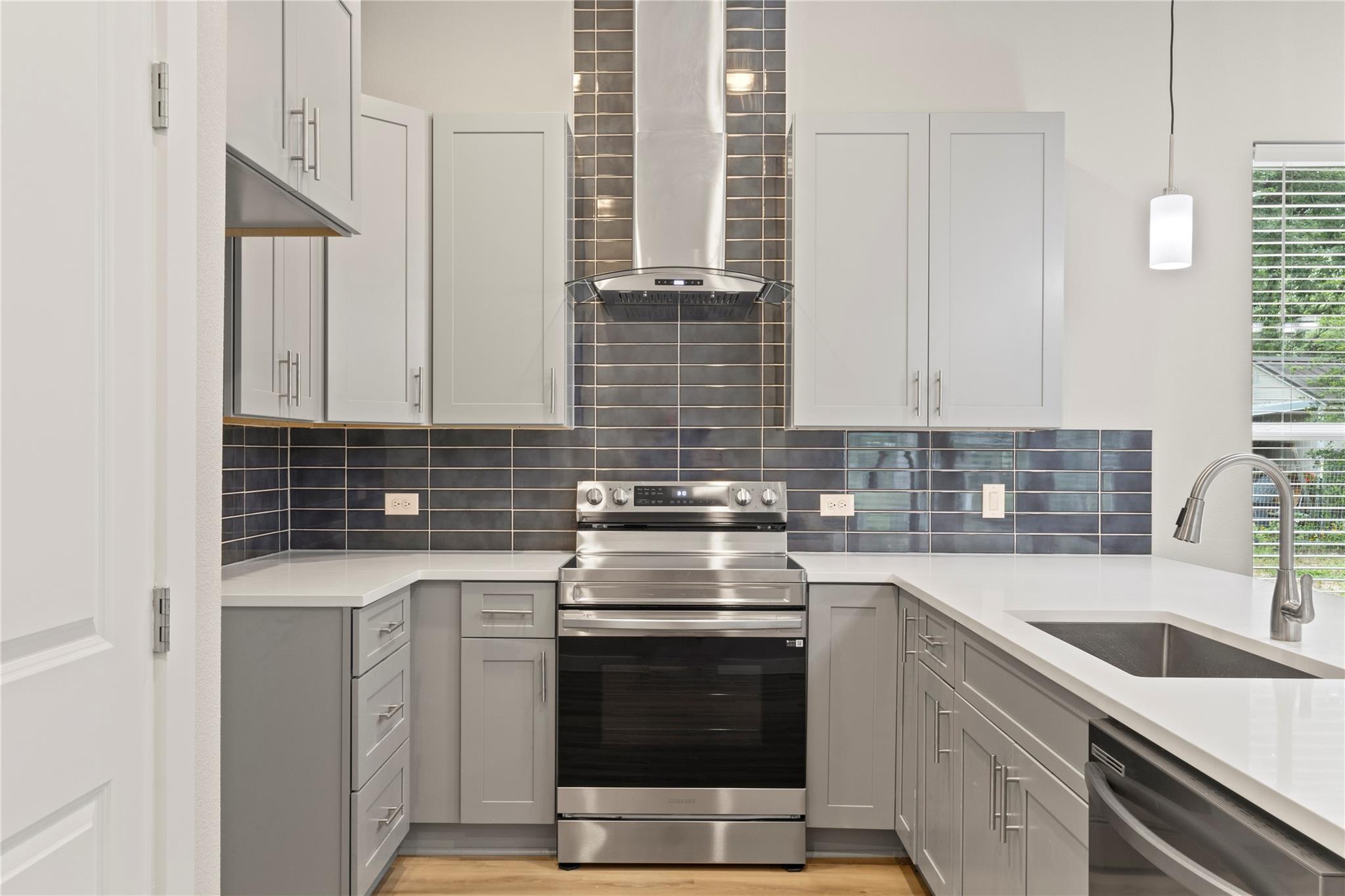 240 Shadow Oak Dr, Bastrop, TX 78602