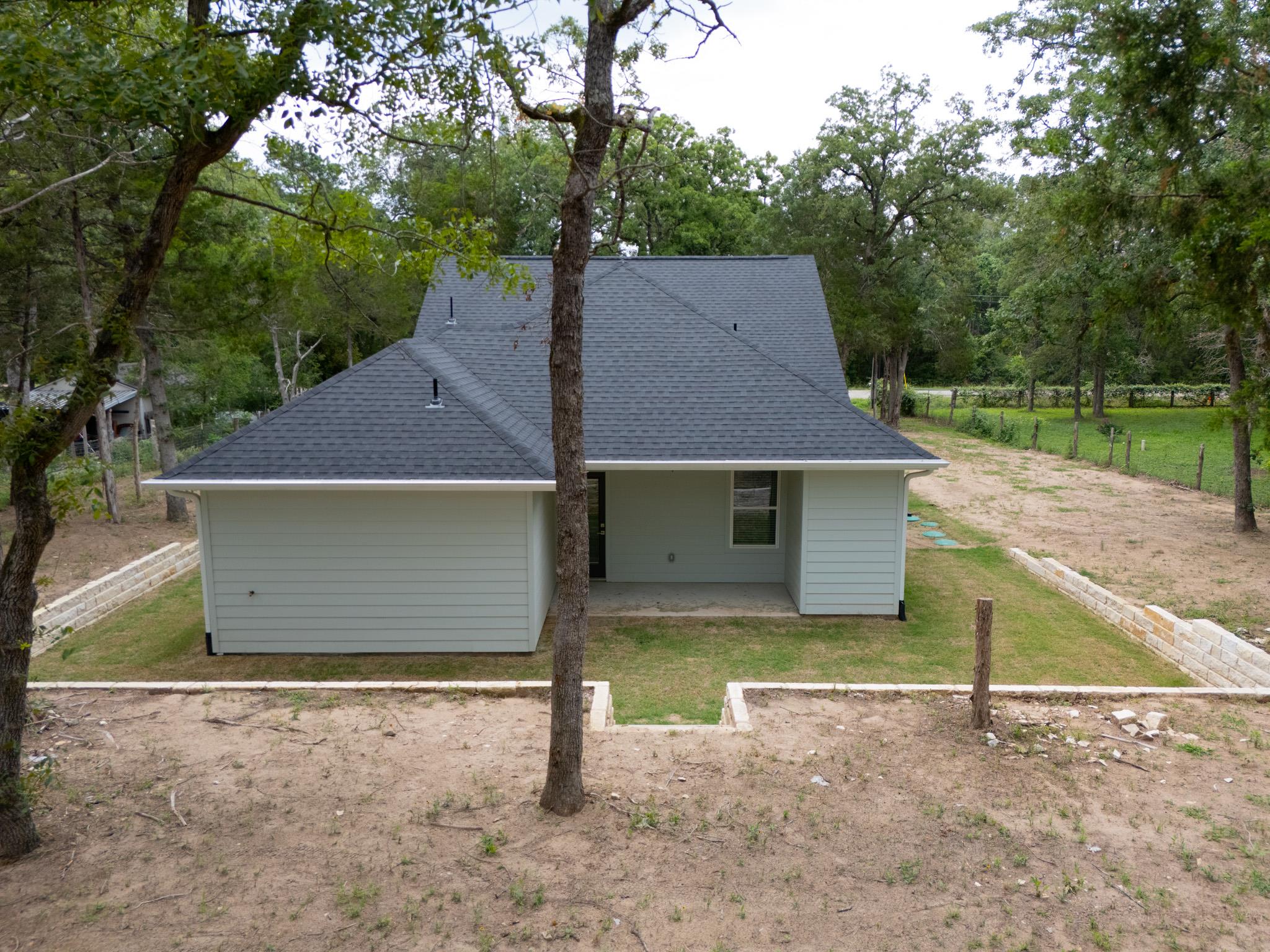 240 Shadow Oak Dr, Bastrop, TX 78602