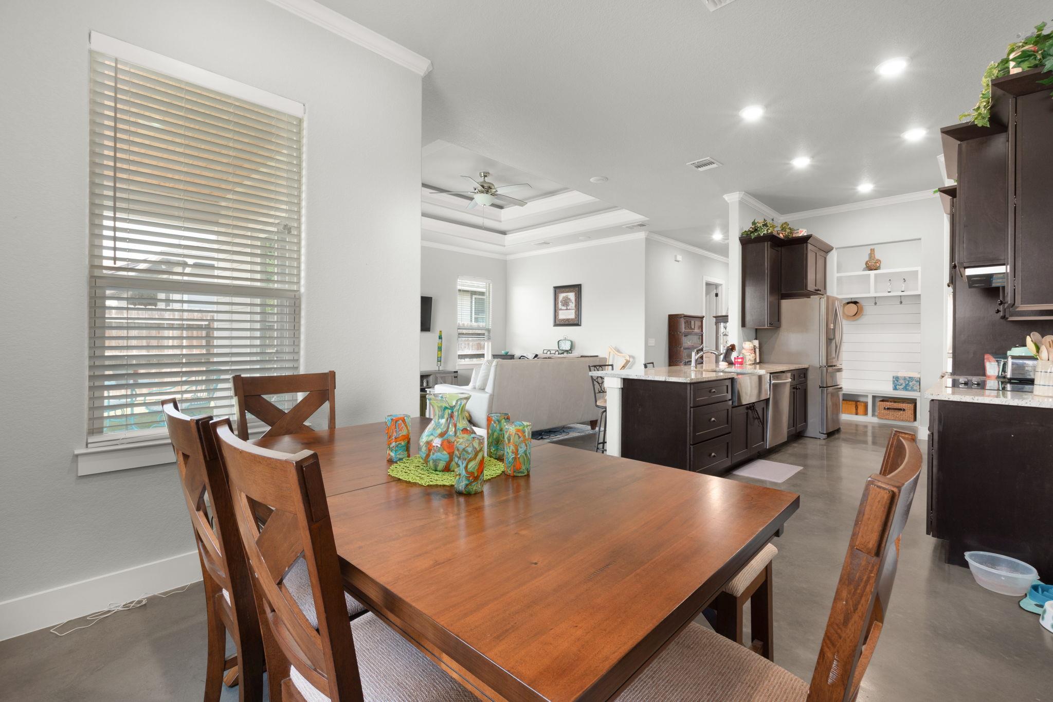 104 N Thomas Cv, Burnet, TX 78611